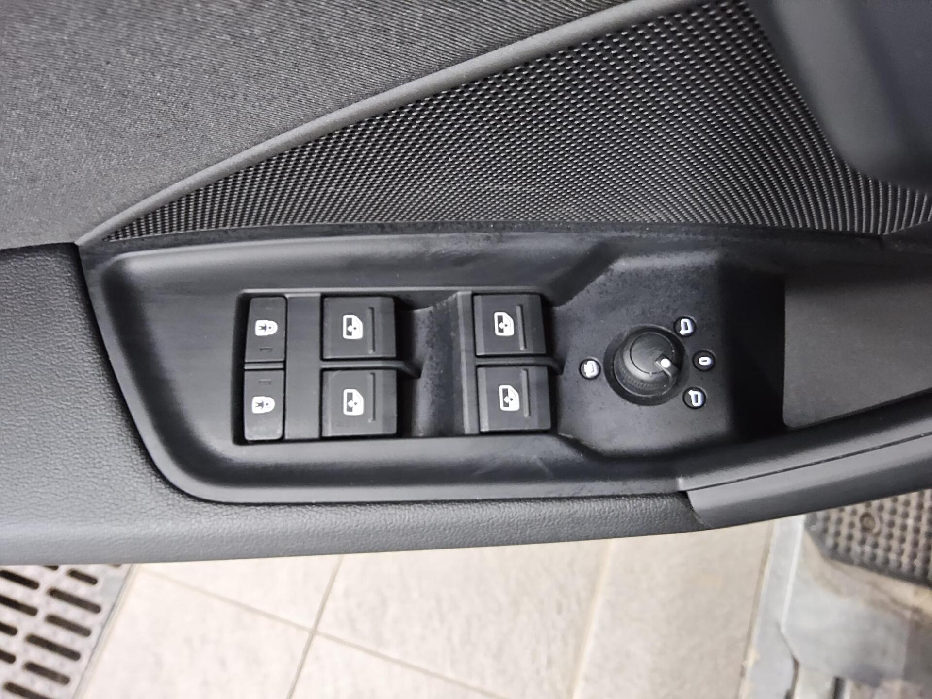 Audi A3 Sportback 30 TFSI Navi Vorb. vc LED AHK PDC 10