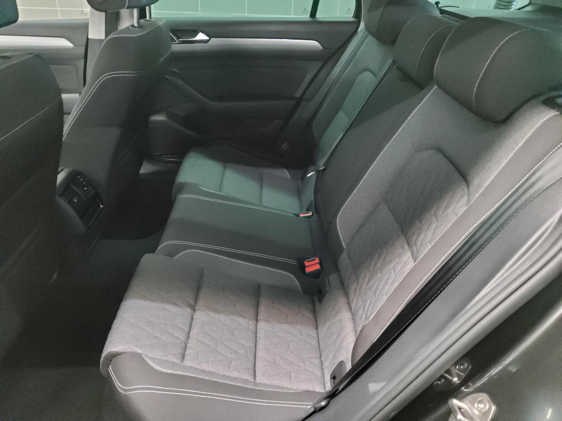 Volkswagen Passat Var. 2.0 TDI Business DigitalPro Kamera 13