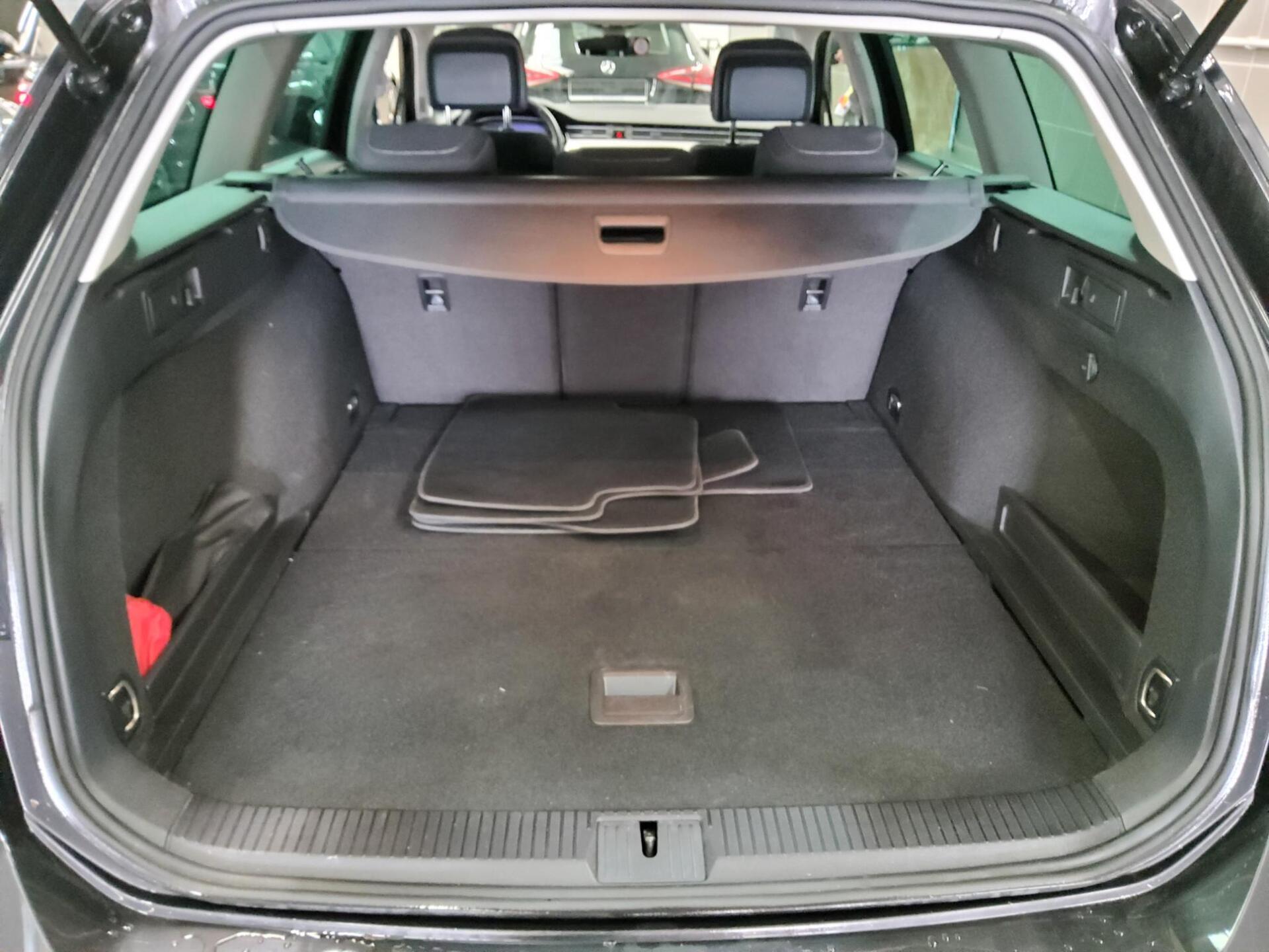 Volkswagen Passat Var. 2.0 TDI Business DigitalPro Kamera 12