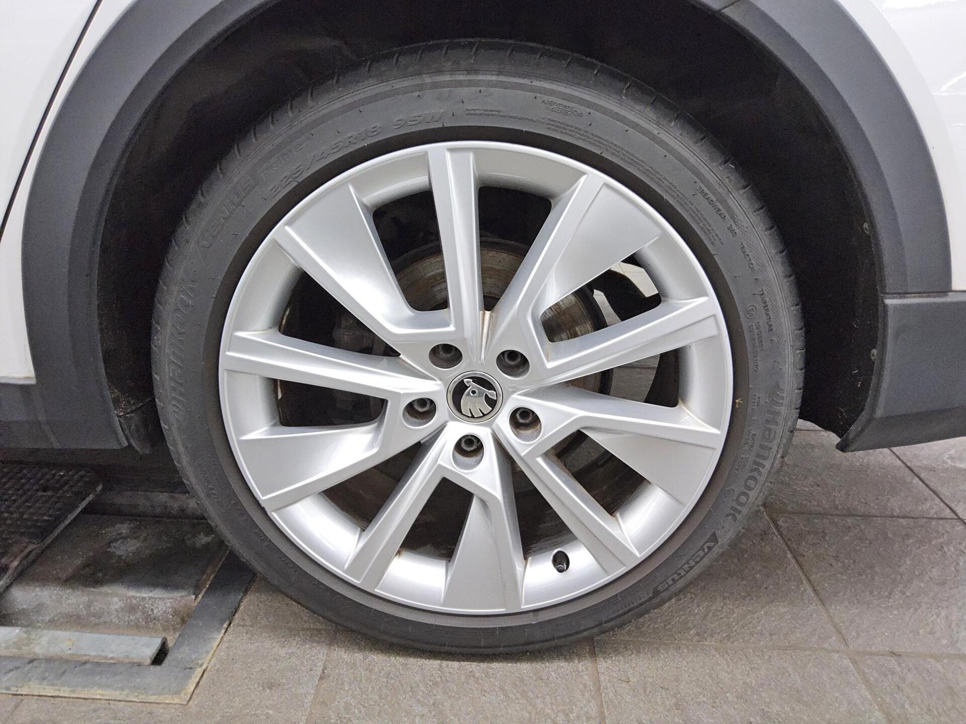 Skoda Octavia 2.0 TDI 4x4 Scout Navi LED vc Pano AHK 11