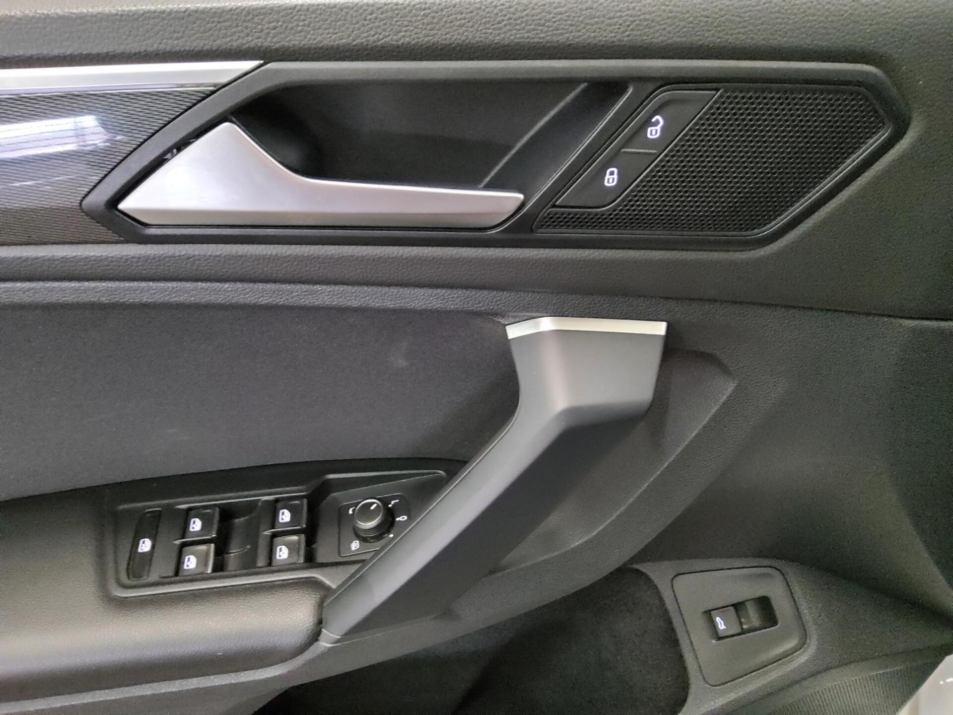 Volkswagen Tiguan 2.0 TSI 4M R-Line Navi LED AID RfK 4xShz 10