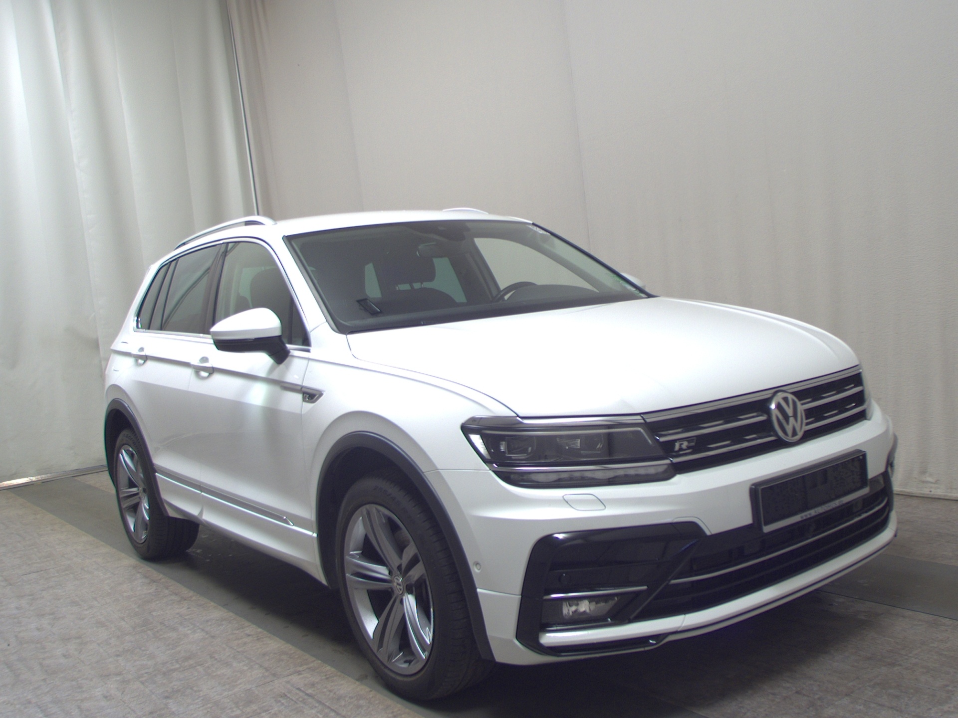 Volkswagen Tiguan 2.0 TSI 4M R-Line Navi LED AID RfK 4xShz 3