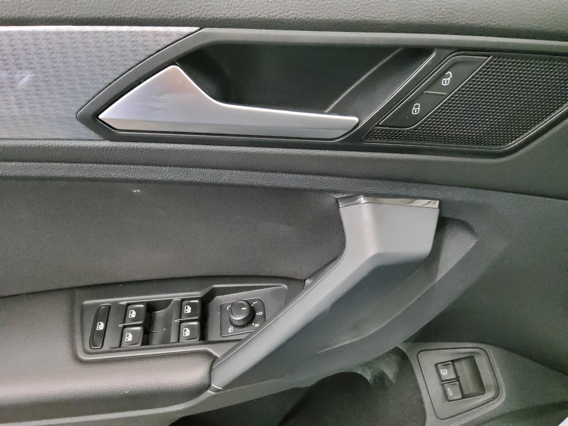 Volkswagen Tiguan 1.4 TSI e Life Navi LED AID HuD ACC PDC 10