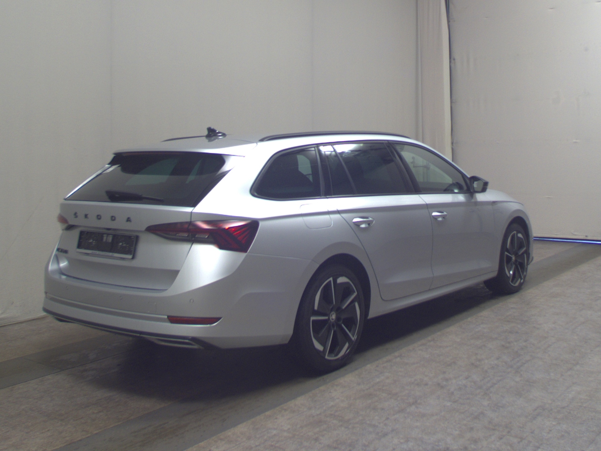 Skoda Octavia Kombi 2.0 TDI SportLine Navi RfK vc LED+ 4