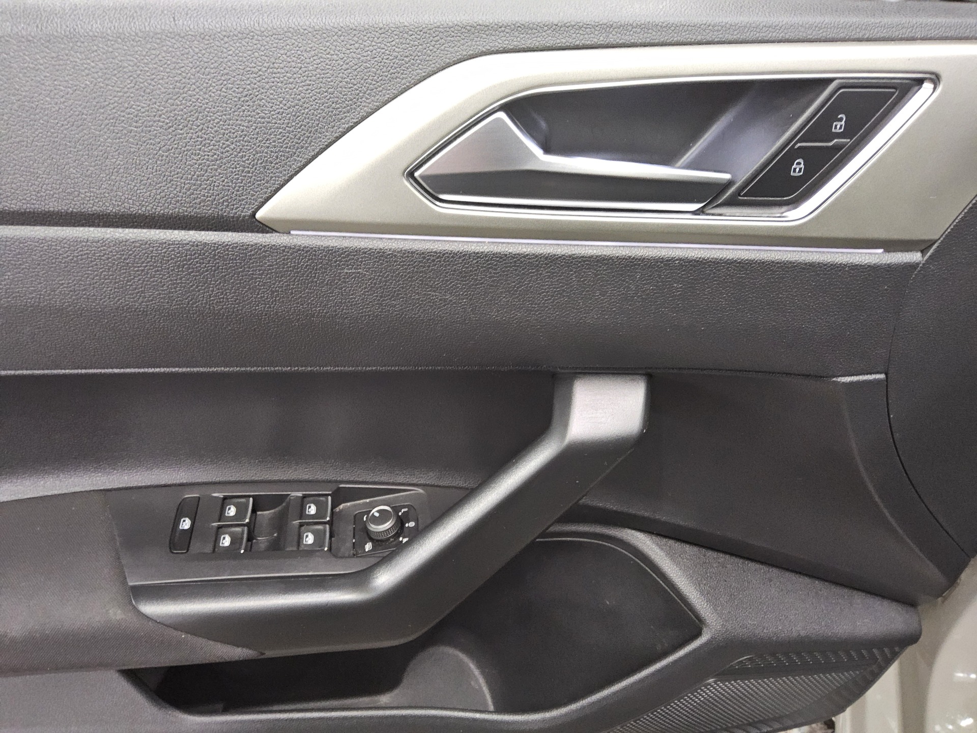 Volkswagen Polo 1.0 TSI Move Navi LED AID PDC SHZ 10