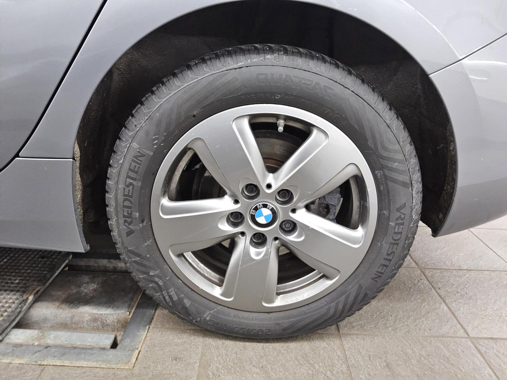 BMW 118i Advantage Navi LED LC-Pro Ambiente PDC SHZ 11