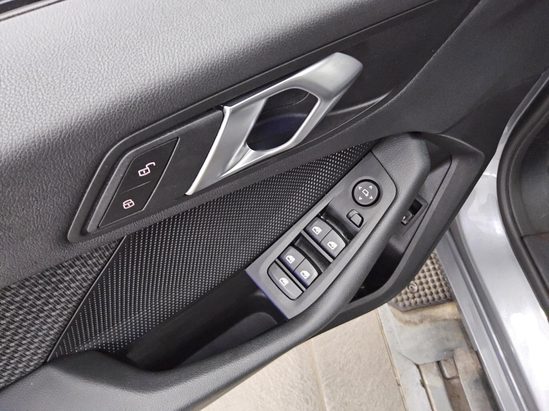 BMW 118i Advantage Navi LED LC-Pro Ambiente PDC SHZ 10