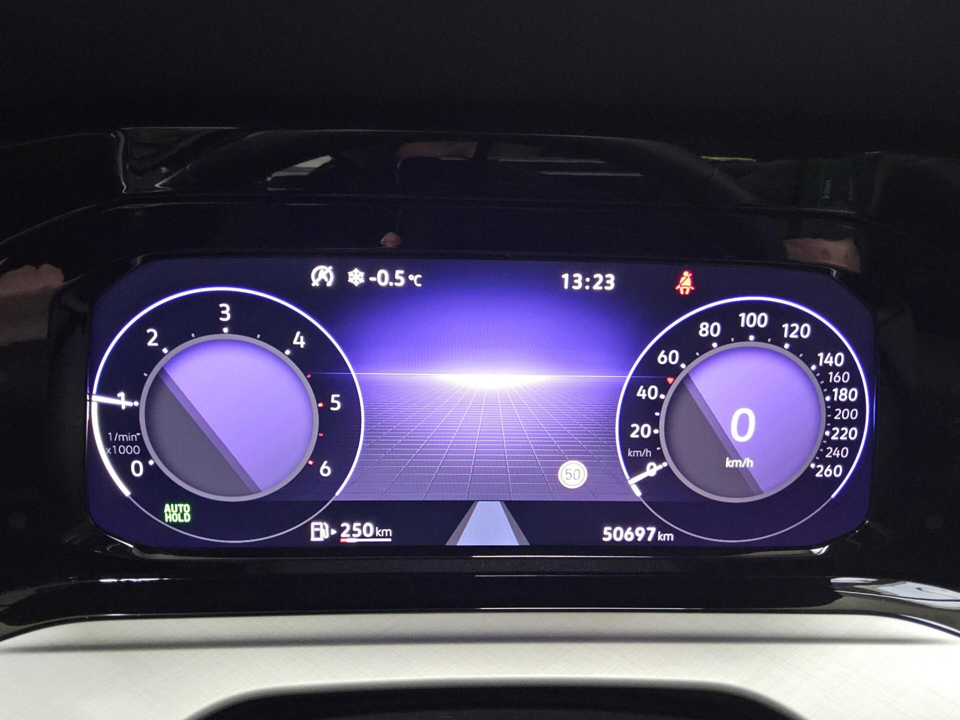 Volkswagen Golf-8 Var. 2.0 TDI Life Navi LED H-K  ACC Shz 8