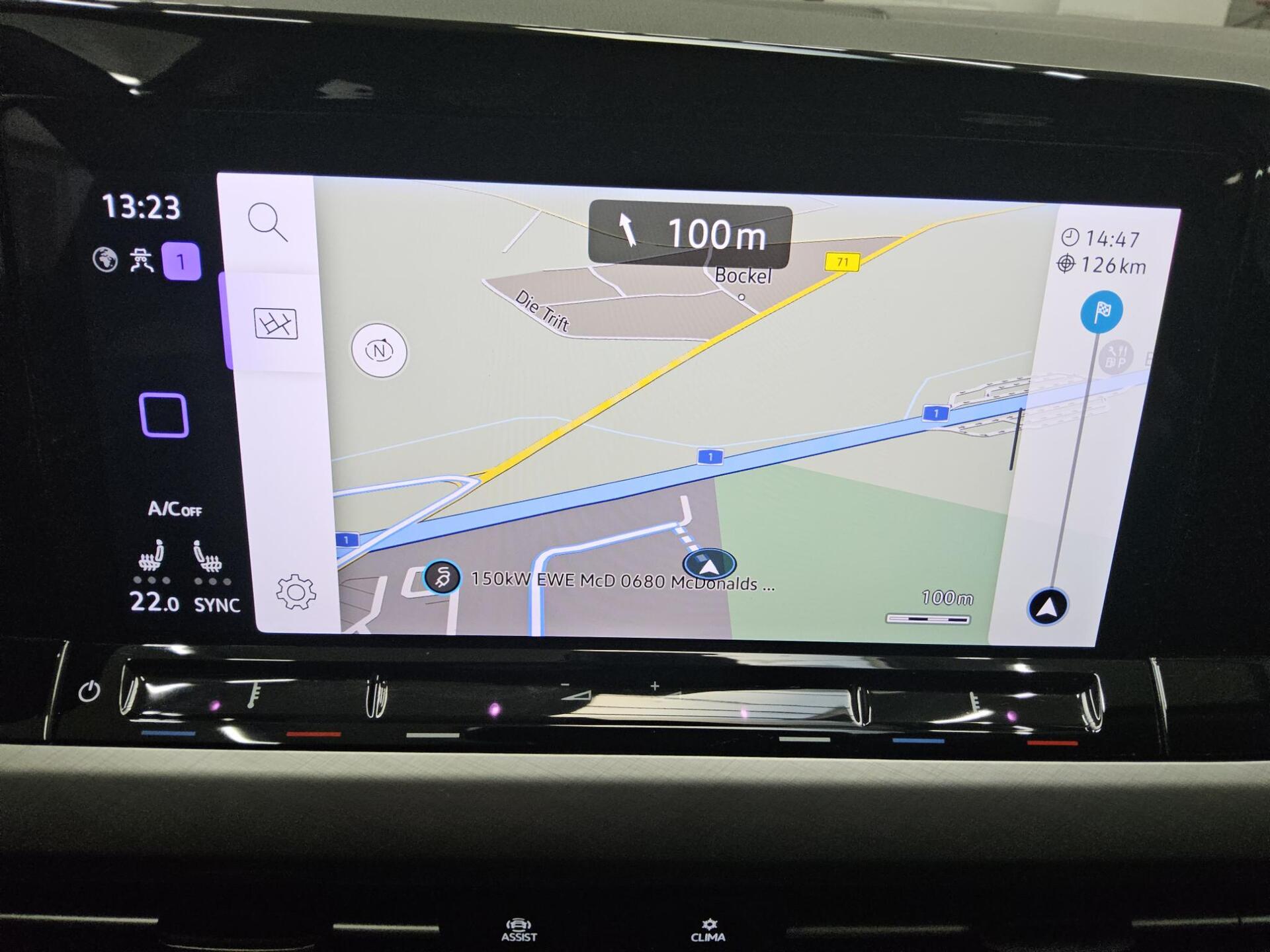 Volkswagen Golf-8 Var. 2.0 TDI Life Navi LED H-K  ACC Shz 7