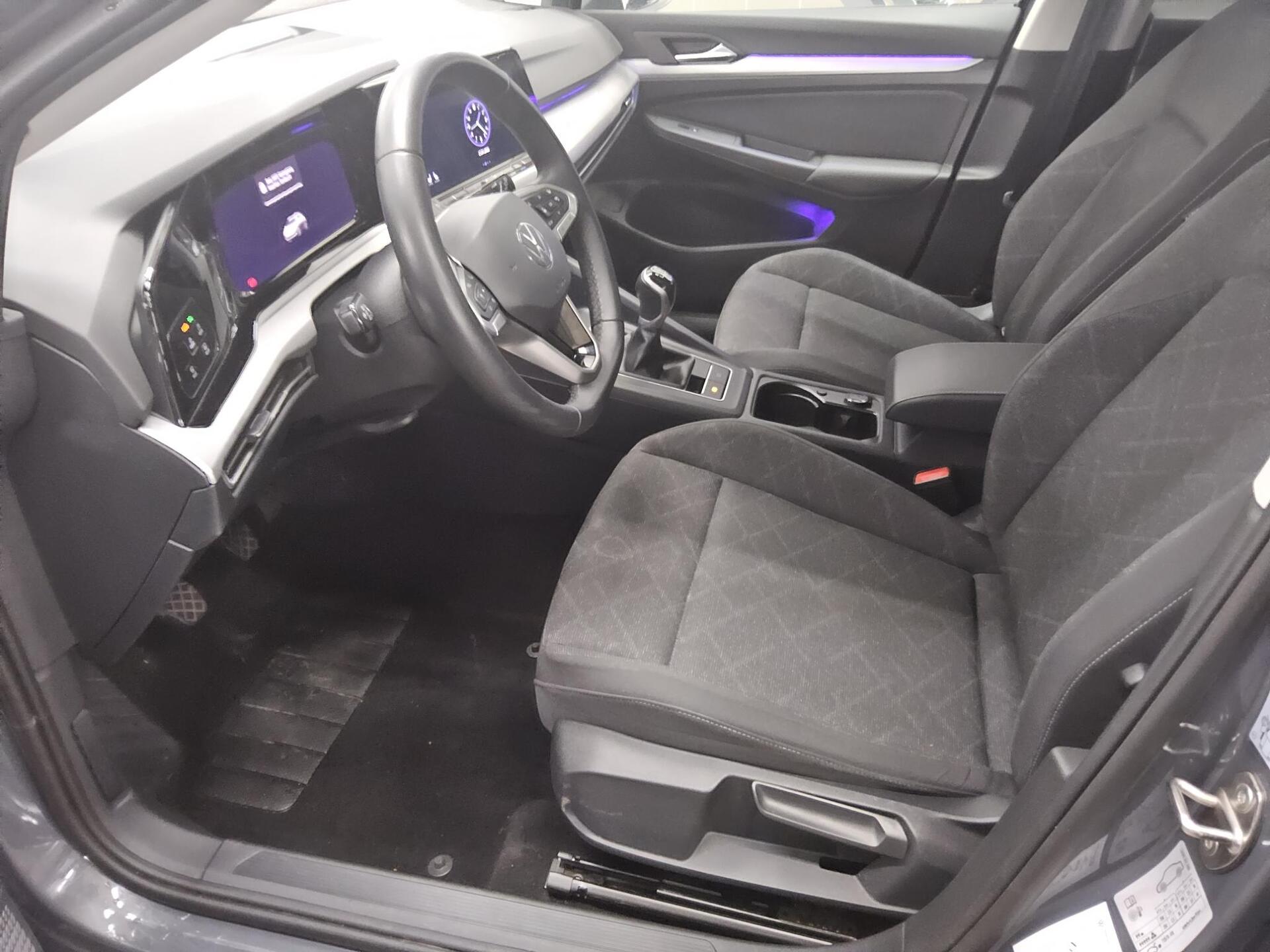 Volkswagen Golf-8 Var. 2.0 TDI Life Navi LED H-K  ACC Shz 9