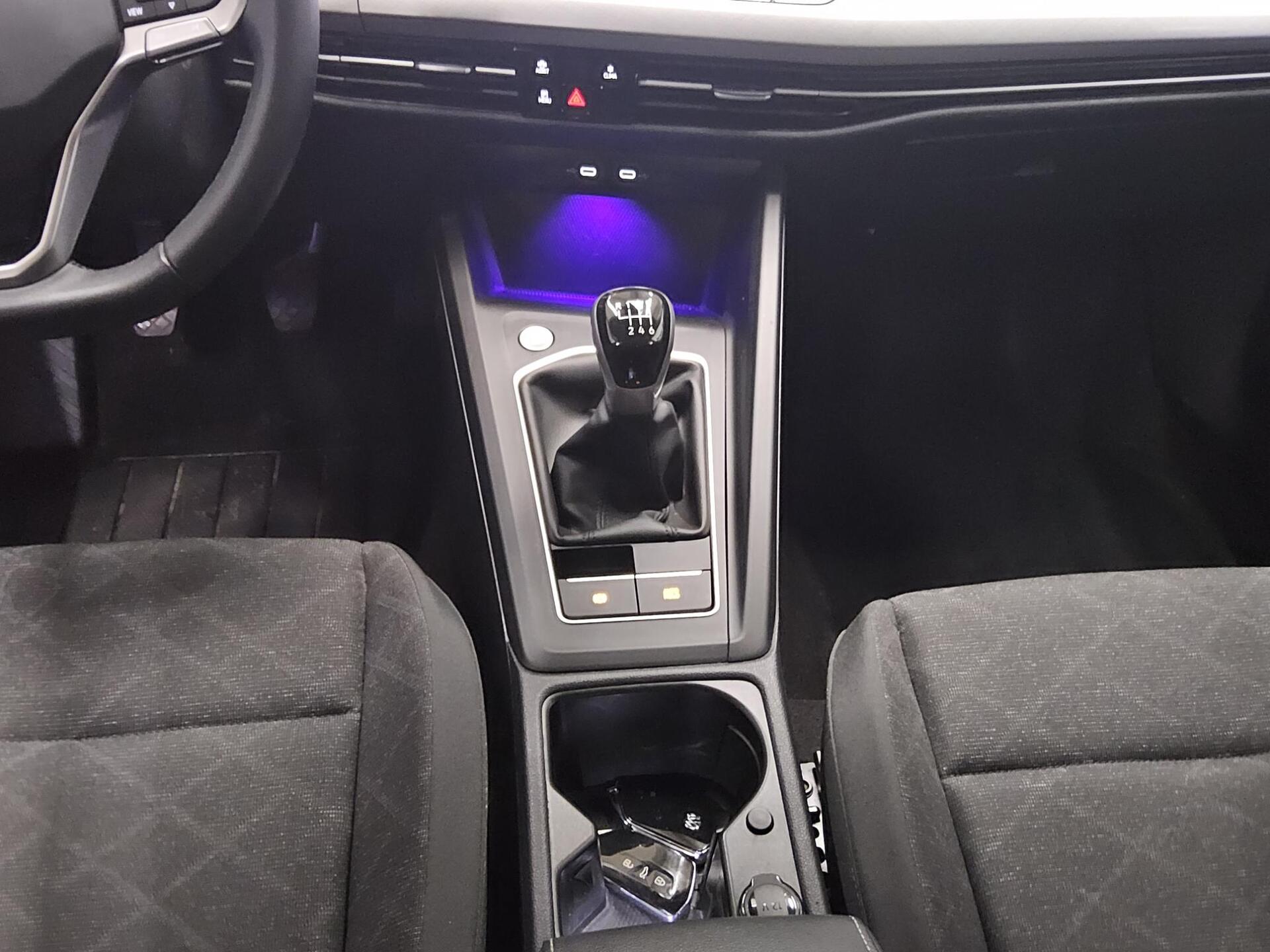 Volkswagen Golf-8 Var. 2.0 TDI Life Navi LED H-K  ACC Shz 6