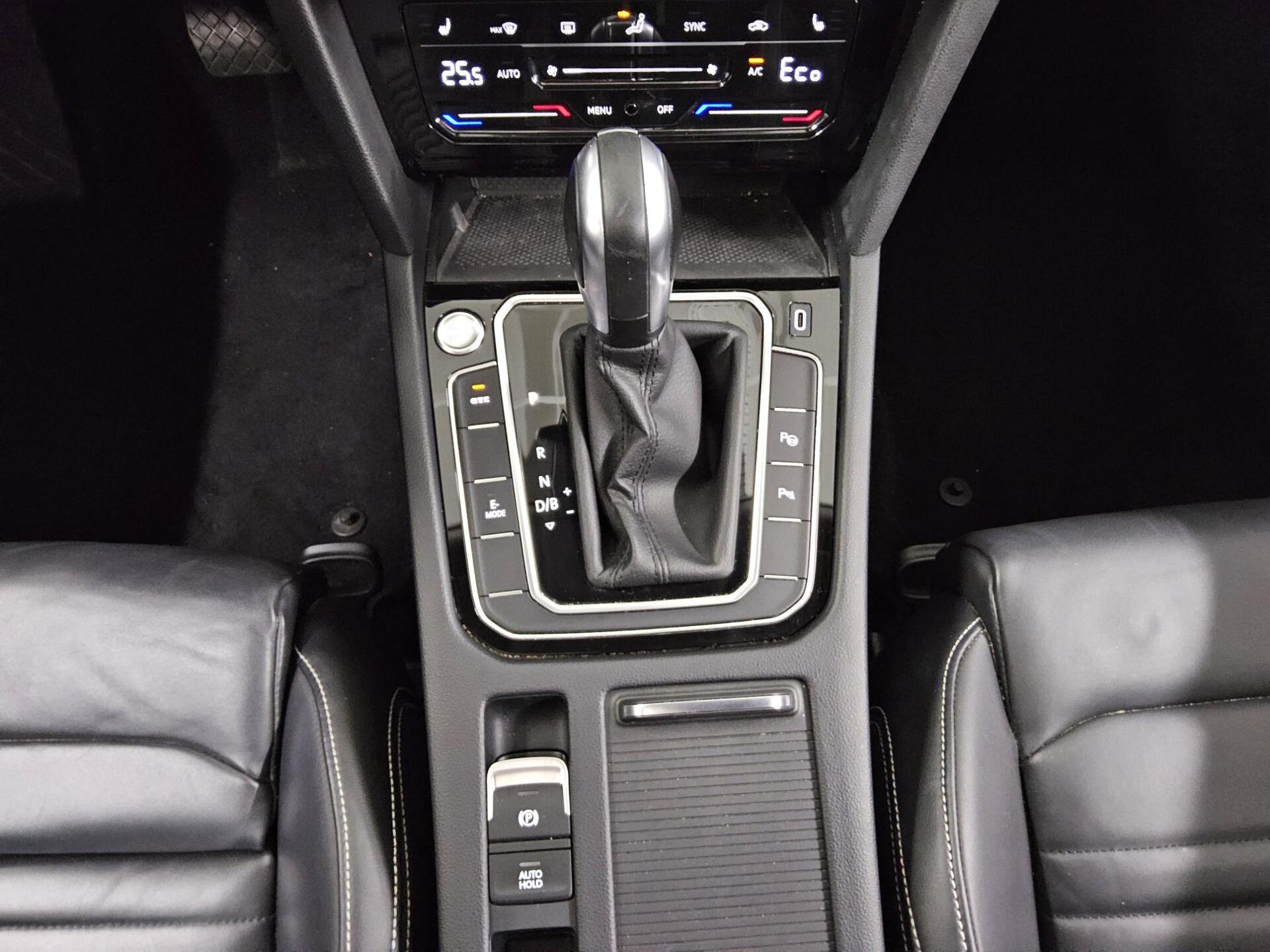 Volkswagen Passat GTE 1.4 TSI Leder Navi LED AID Pano RfK 6