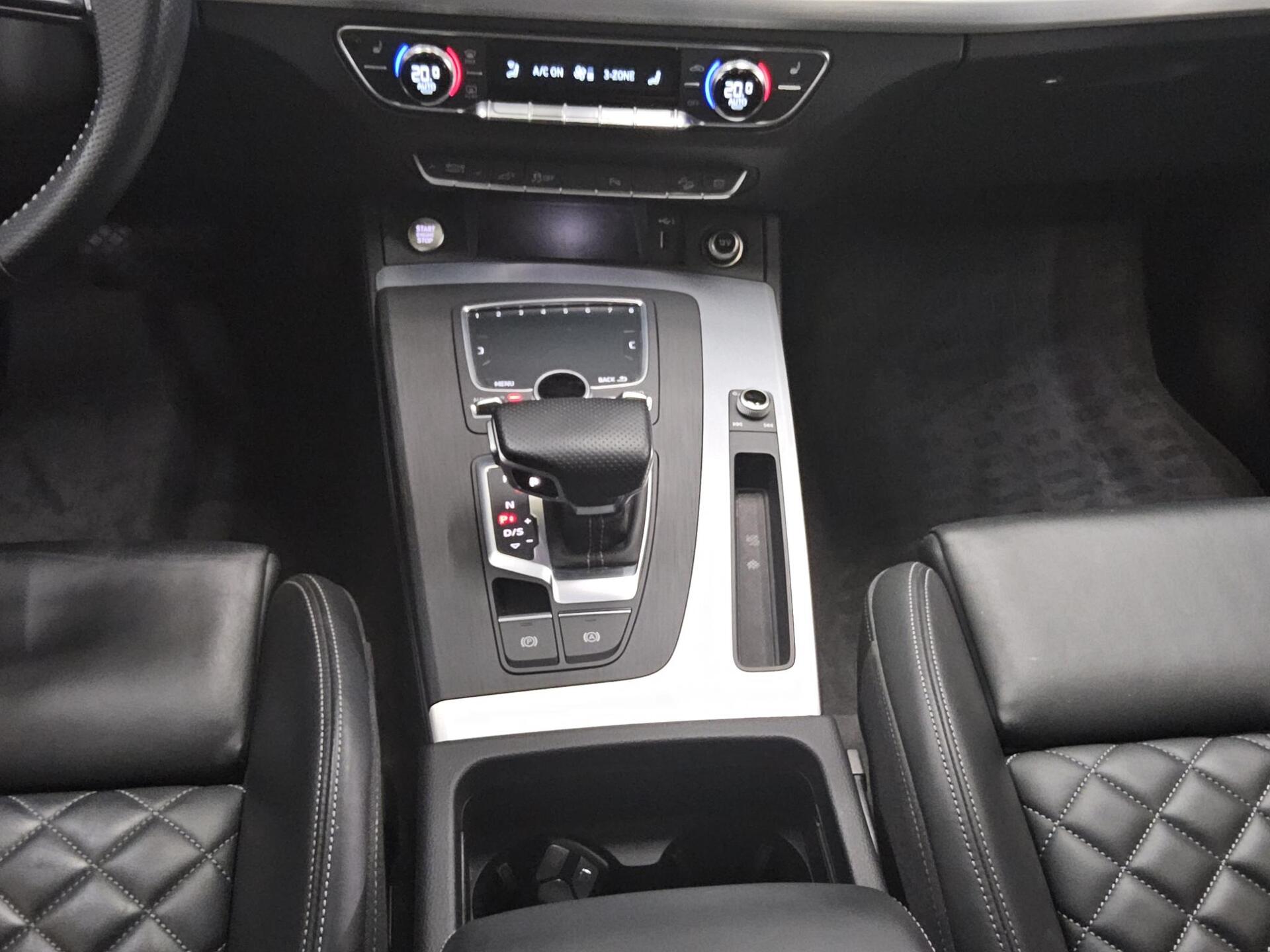 Audi Q5 50 TFSI e Qu. S-Line Raute Navi vc Matrix AHK 6