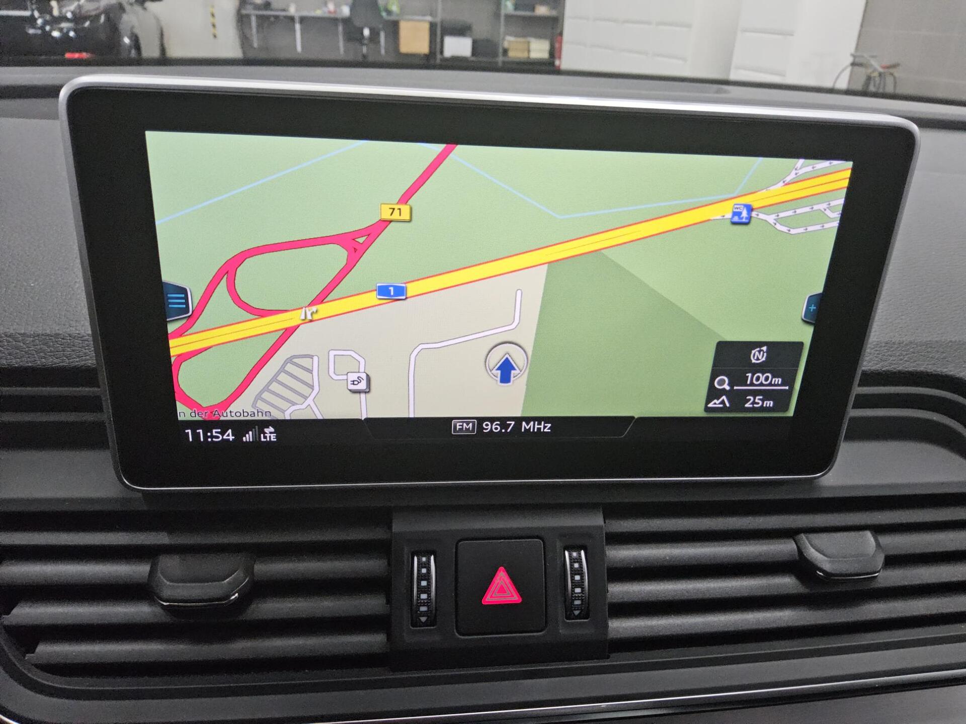 Audi Q5 50 TFSI e Qu. S-Line Raute Navi vc Matrix AHK 7