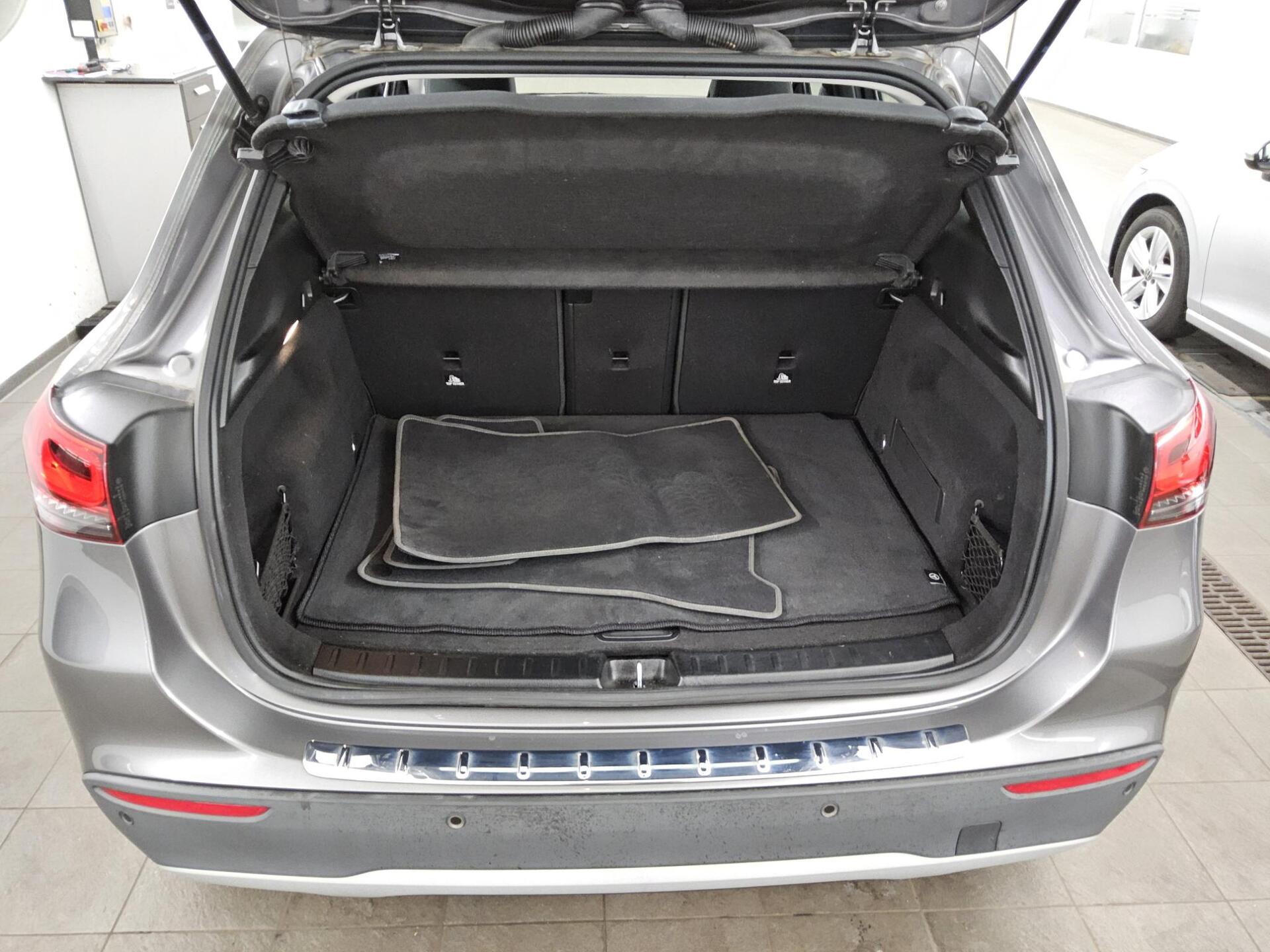 Mercedes-Benz GLA 180 d Style Navi MBUX+ RFK T-Leder 12