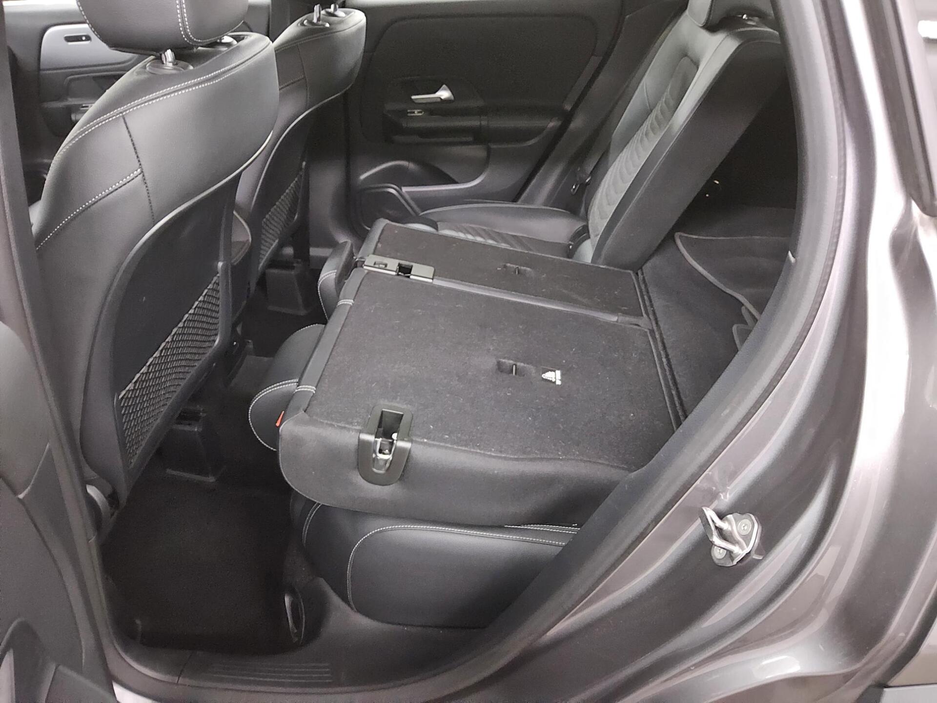 Mercedes-Benz GLA 180 d Style Navi MBUX+ RFK T-Leder 13