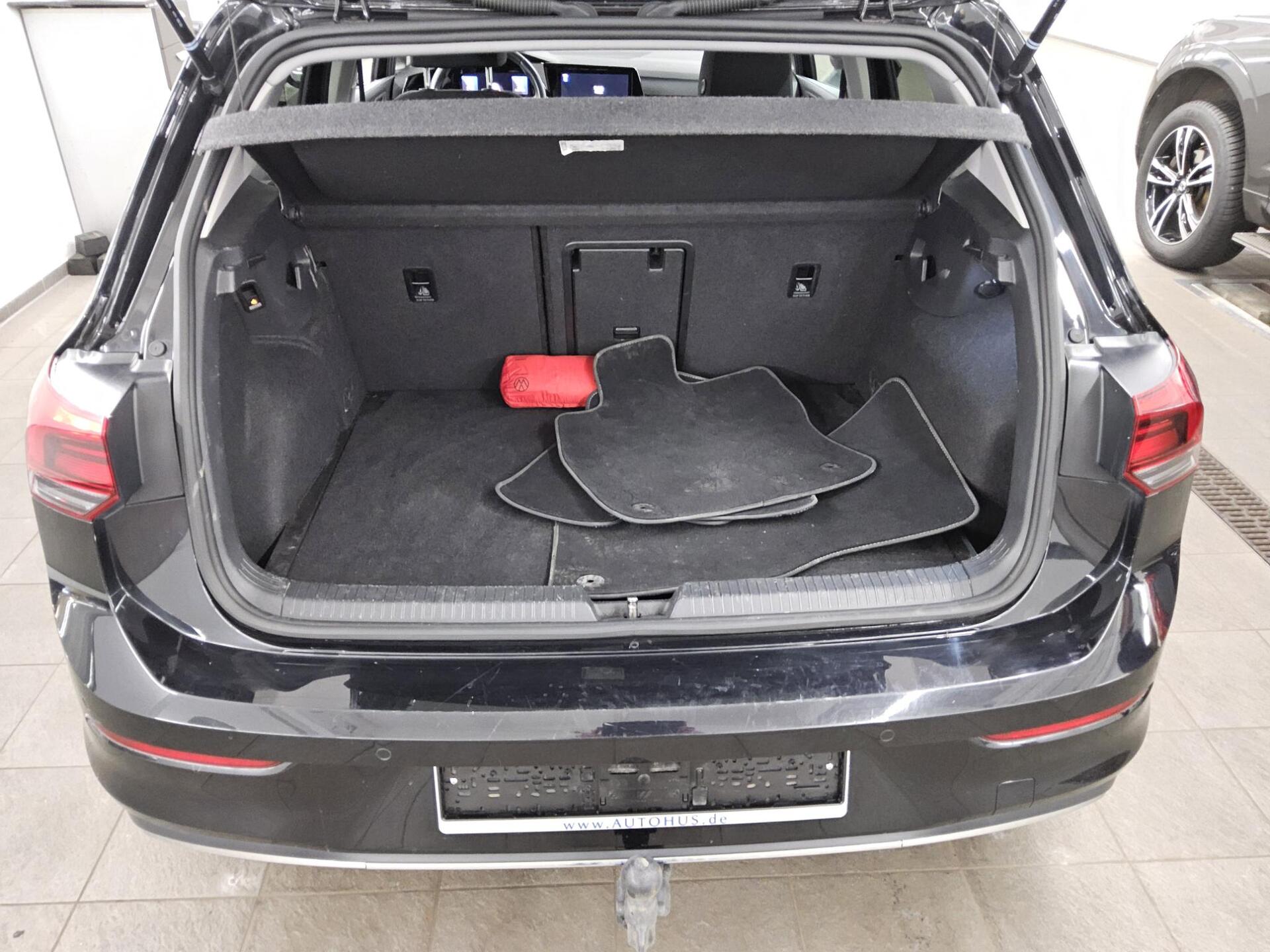 Volkswagen Golf-8 2.0 TDI Move Navi LED RfK AHK ACC PDC Shz 12