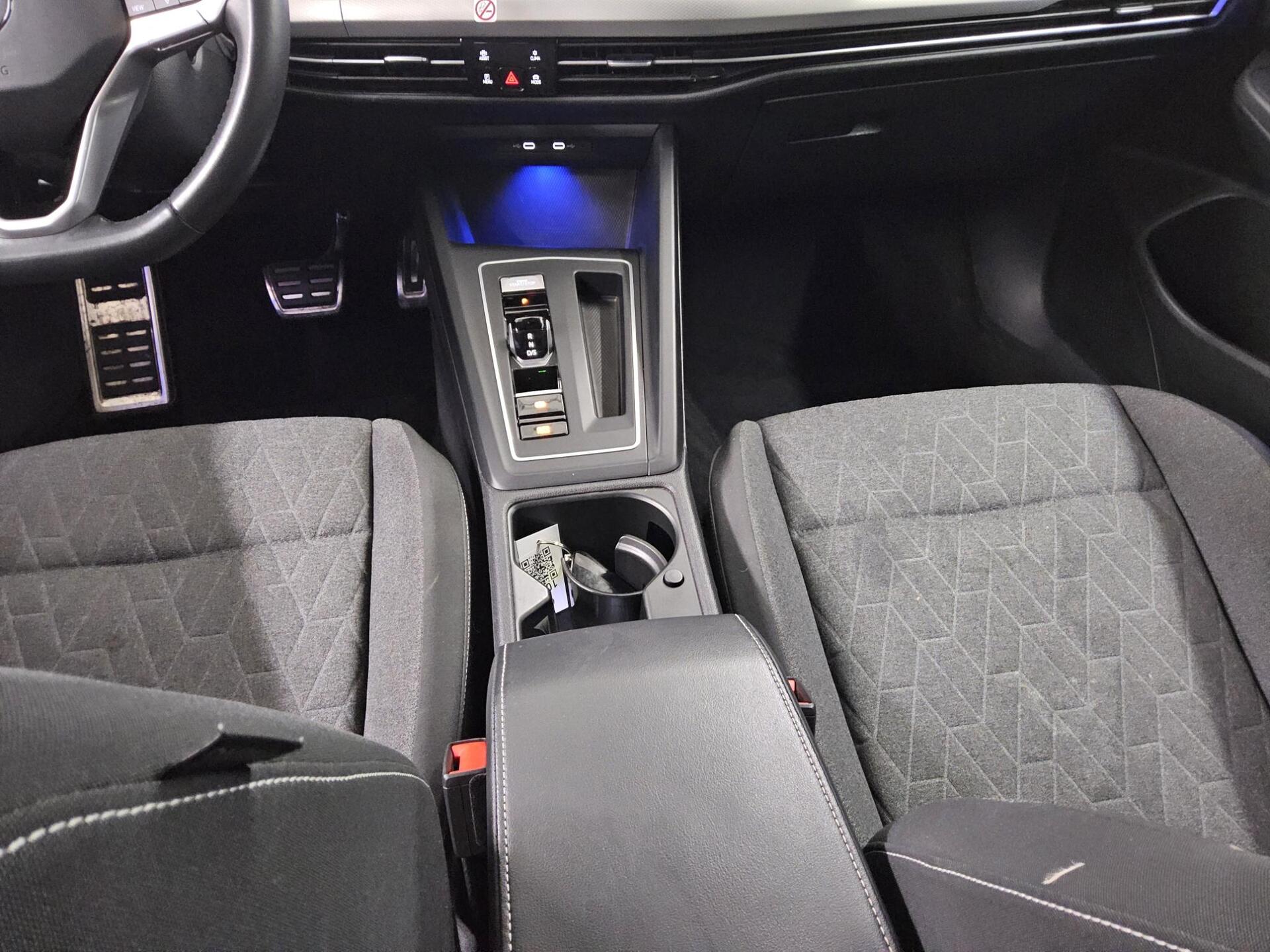 Volkswagen Golf-8 2.0 TDI Move Navi LED RfK AHK ACC PDC Shz 6