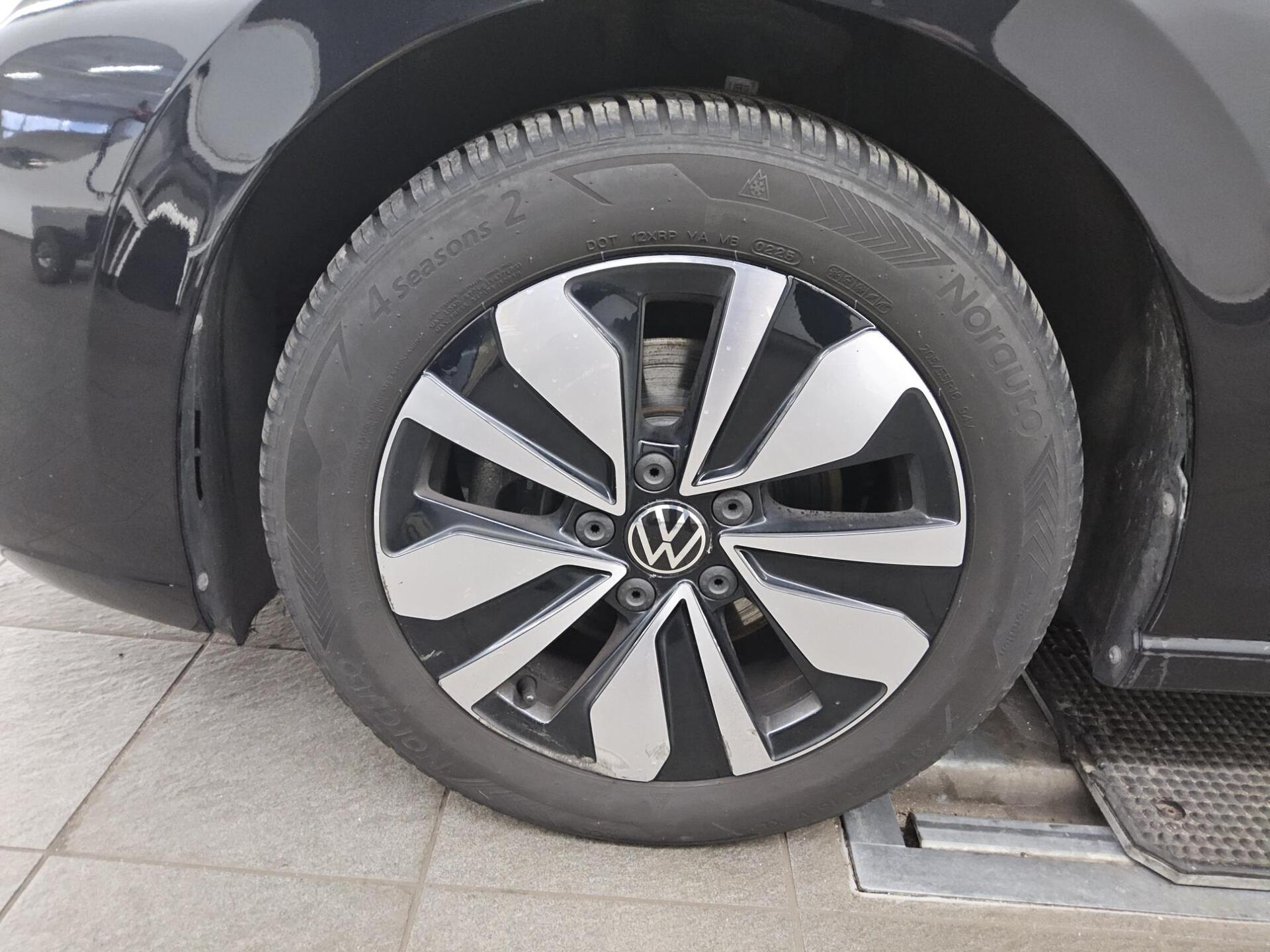 Volkswagen Golf-8 2.0 TDI Move Navi LED RfK AHK ACC PDC Shz 11