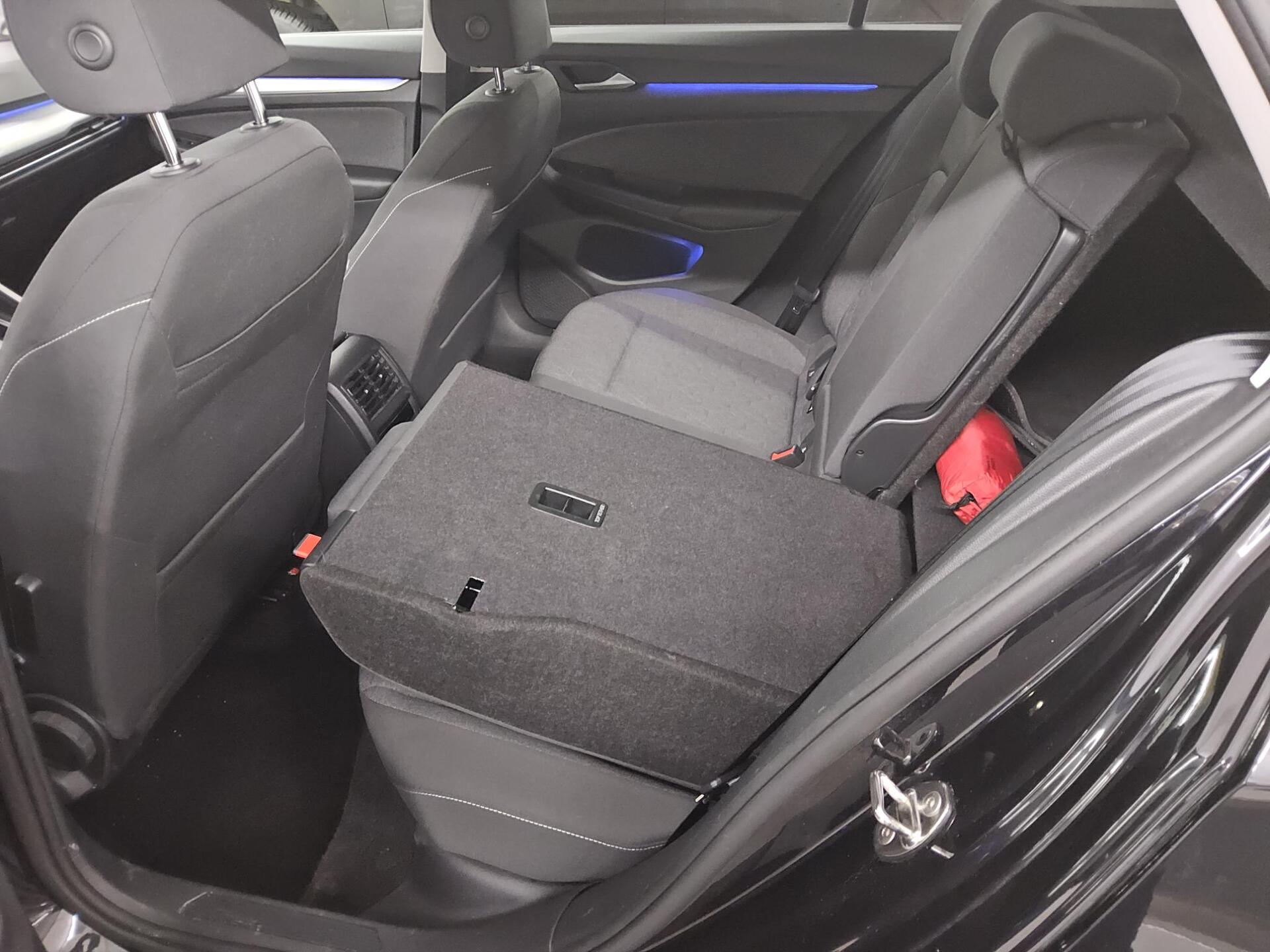 Volkswagen Golf-8 2.0 TDI Move Navi LED RfK AHK ACC PDC Shz 13