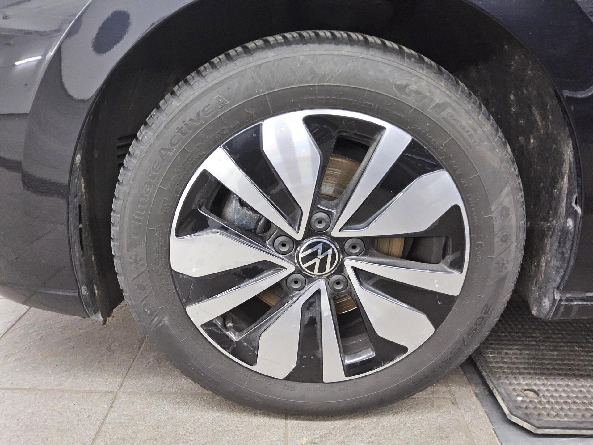 Volkswagen Golf-8 2.0 TDI Move Navi LED AHK AID ACC RFK 11