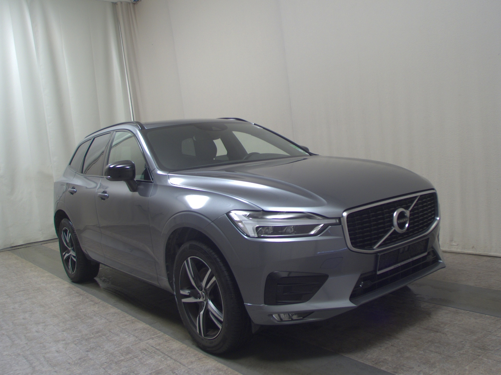 Volvo XC60 B4 D AWD R-Design Navi LED RfK AHK PDC Shz 3