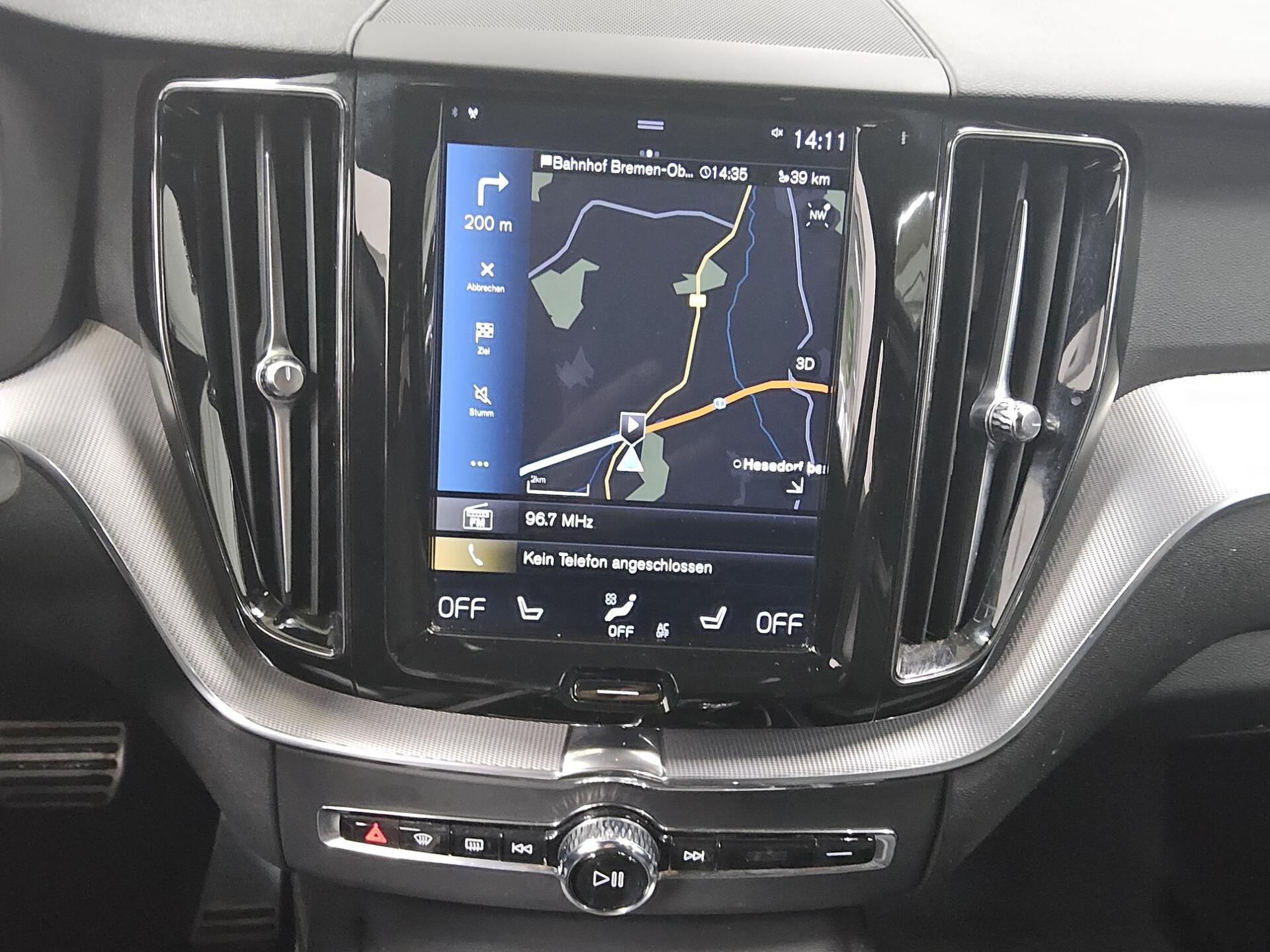Volvo XC60 B4 D AWD R-Design Navi LED RfK AHK PDC Shz 7