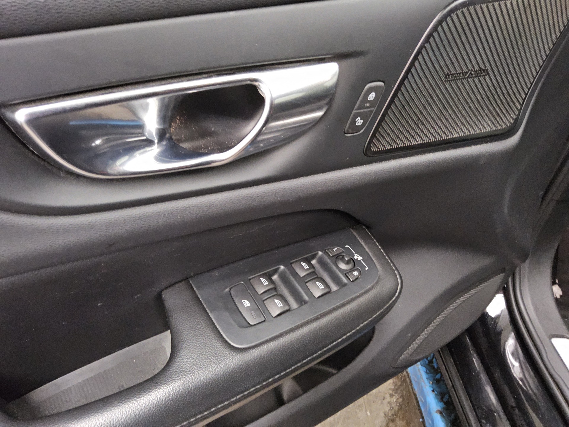 Volvo V60 B4 D Momentum Pro AHK Navi LED 10