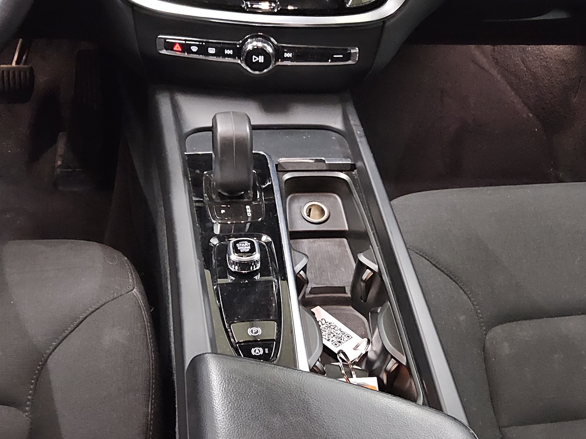 Volvo V60 B4 D Momentum Pro AHK Navi LED 6