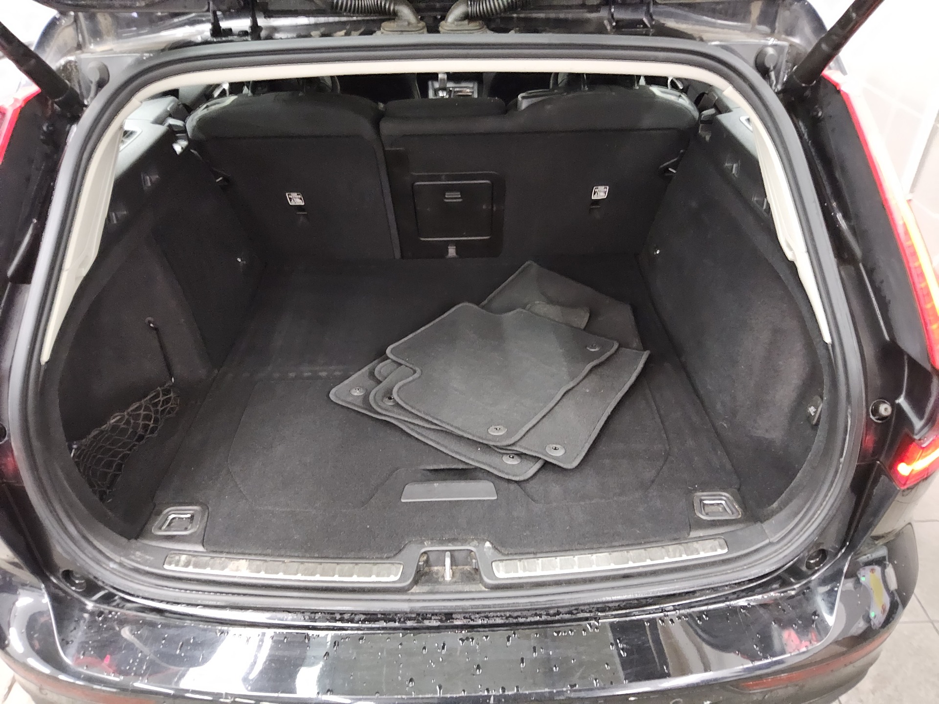 Volvo V60 B4 D Momentum Pro AHK Navi LED 12