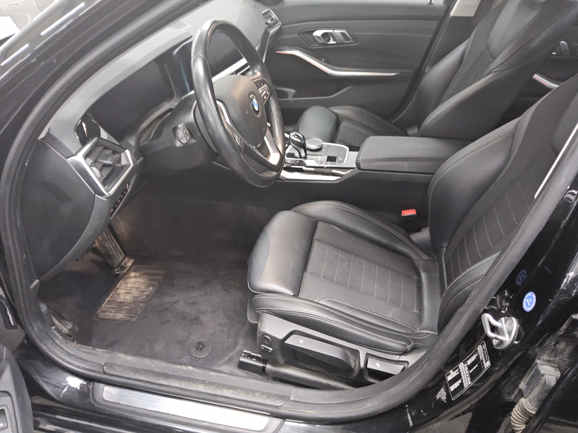 BMW 320dA Touring Sport-Line T-Leder Navi LED LC-Pro 9