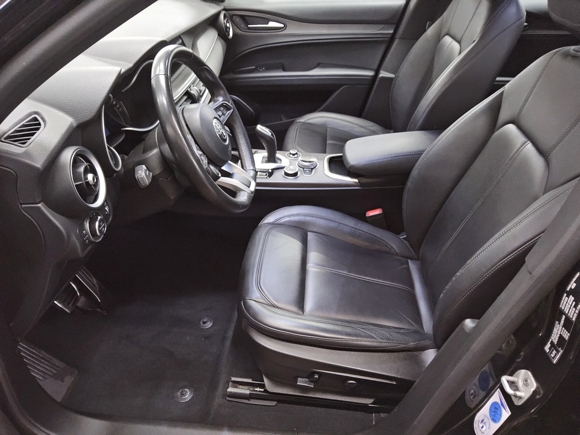 Alfa Romeo Stelvio 2.2 JTDM Leder Navi Xenon RfK PDC Shz 8