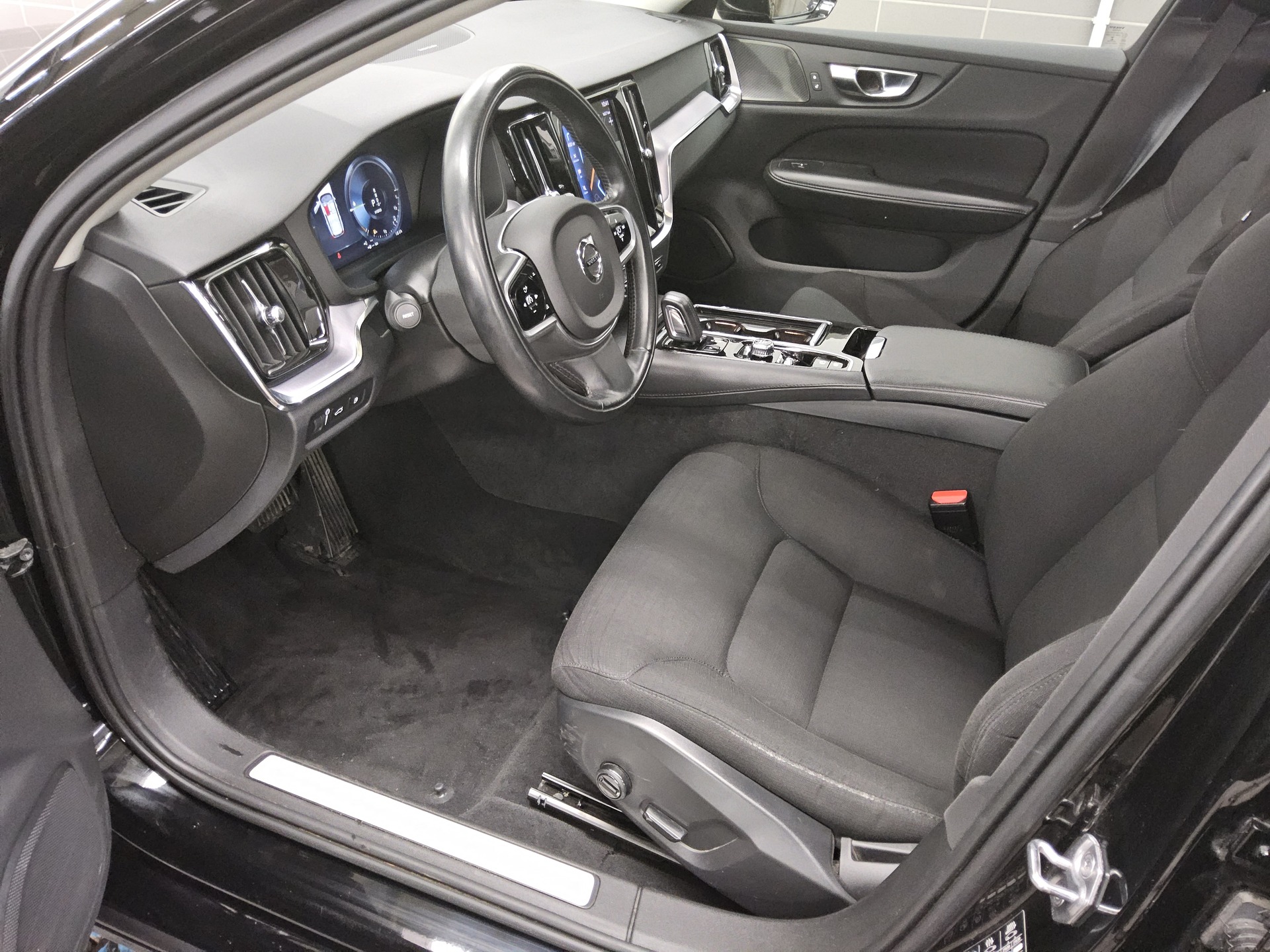 Volvo V60 T6 AWD Inscription Navi LED 360° HuD AHK ACC 8