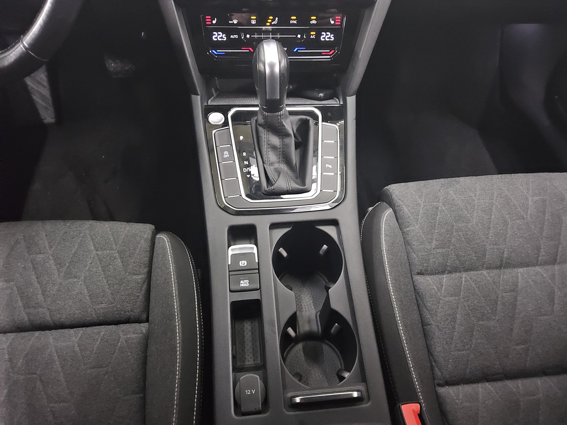 Volkswagen Passat Var. 2.0 TDI Business Navi DC RfK LED ACC 6