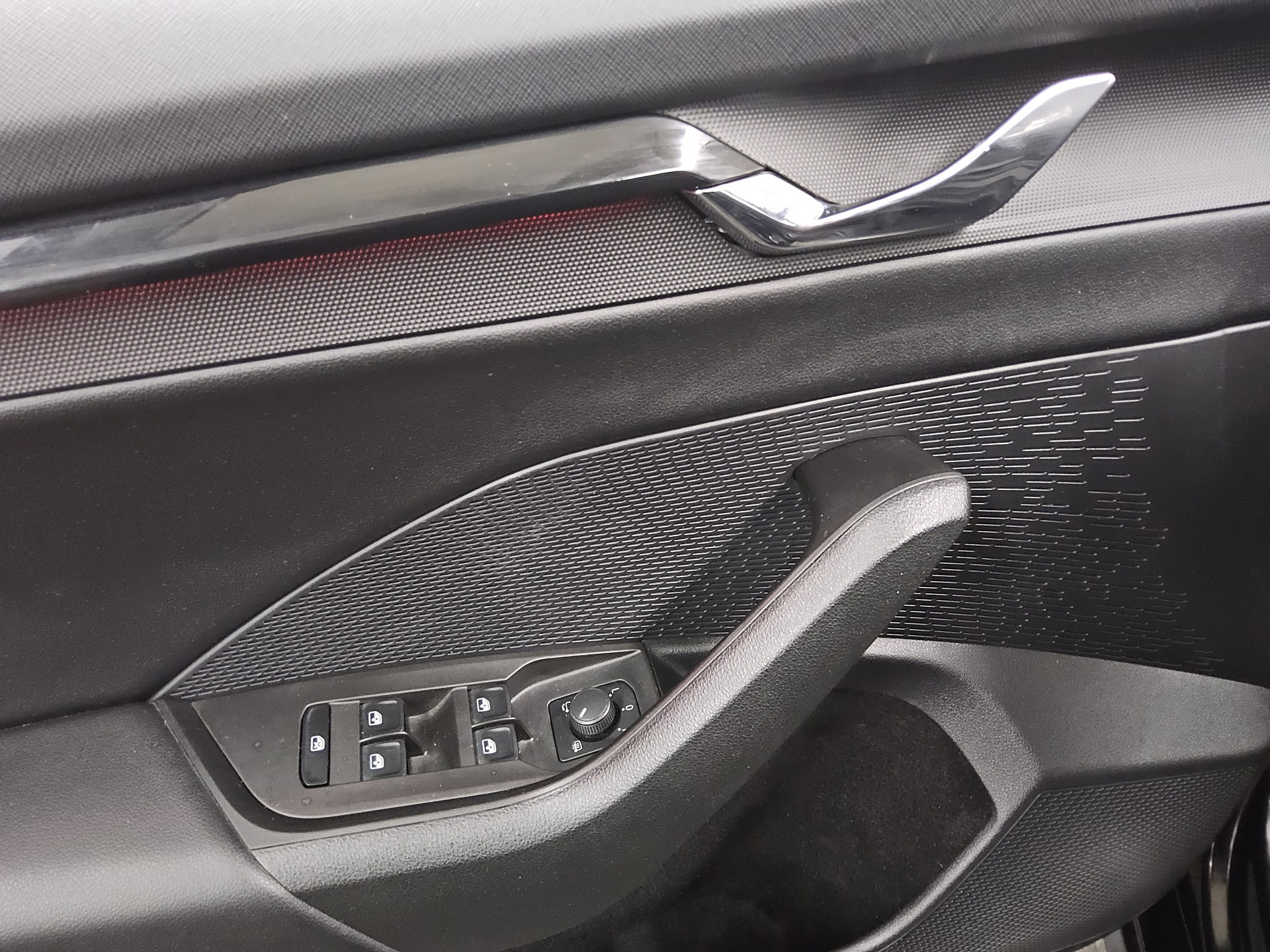 Skoda Octavia Kombi 2.0 TDI Ambition Navi LED AHK ACC 10