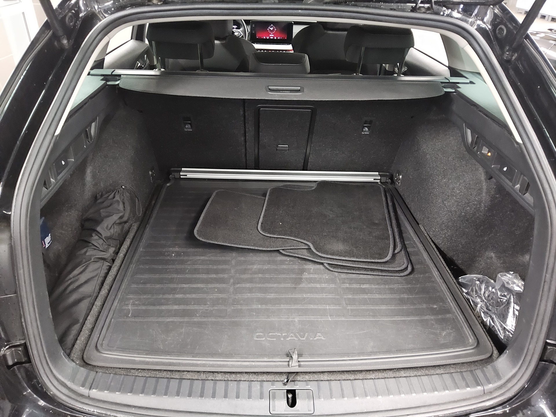 Skoda Octavia Kombi 2.0 TDI Ambition Navi LED AHK ACC 12