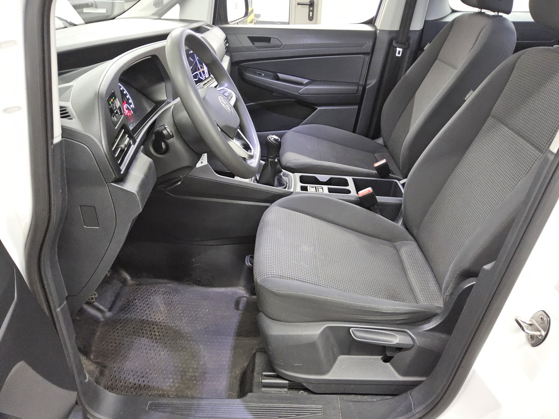 Volkswagen Caddy 2.0 TDI 5-Sitze Navi PDC DAB Tempomat 8