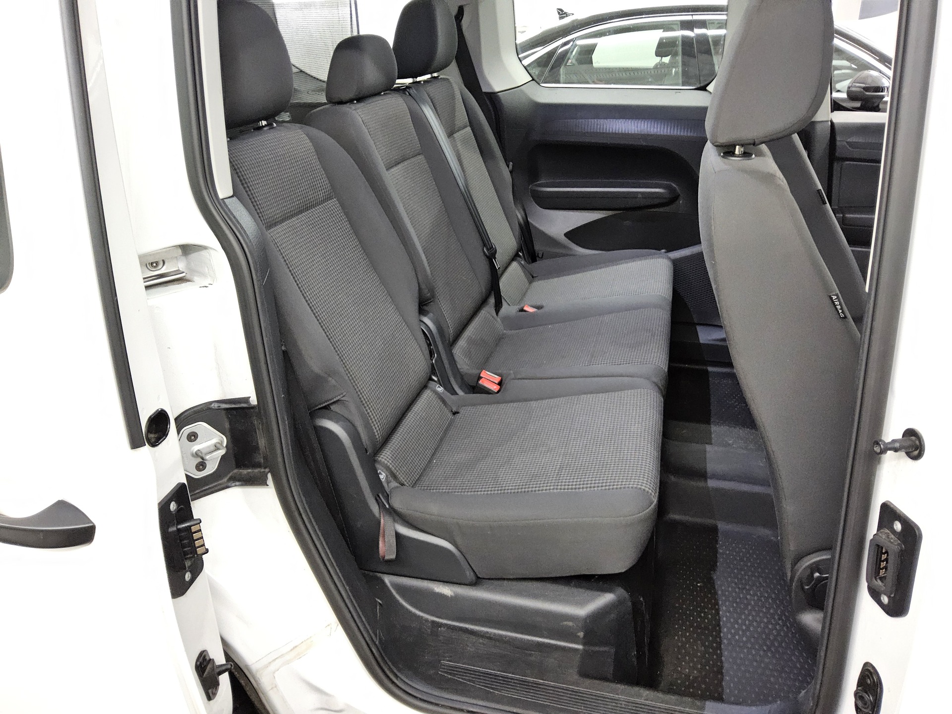 Volkswagen Caddy 2.0 TDI 5-Sitze Navi PDC DAB Tempomat 13