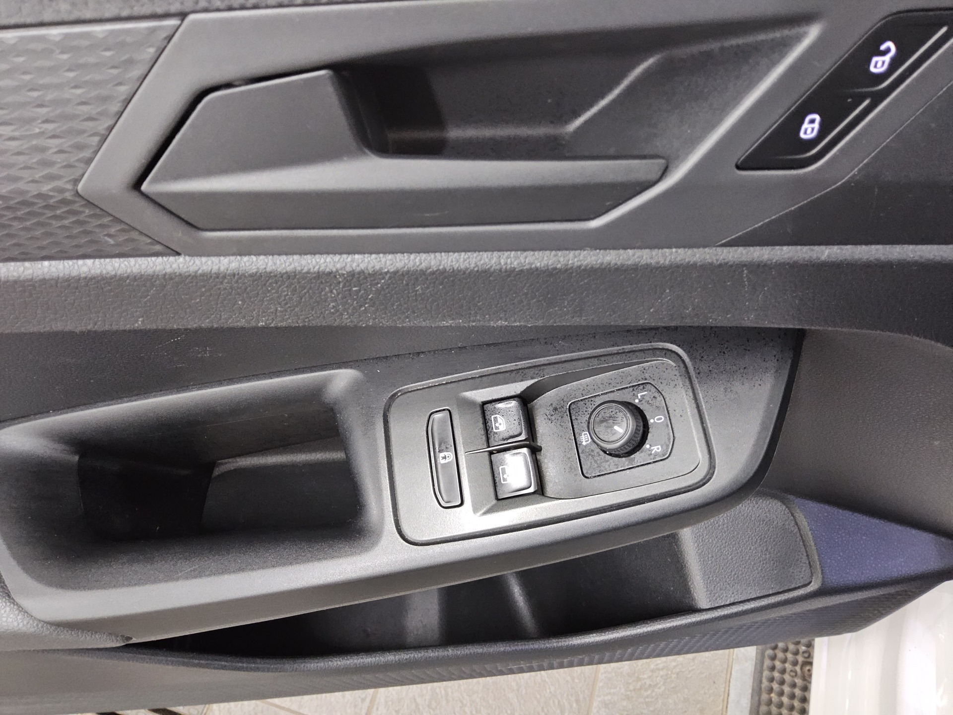 Volkswagen Caddy 2.0 TDI 5-Sitze Navi PDC DAB Tempomat 9