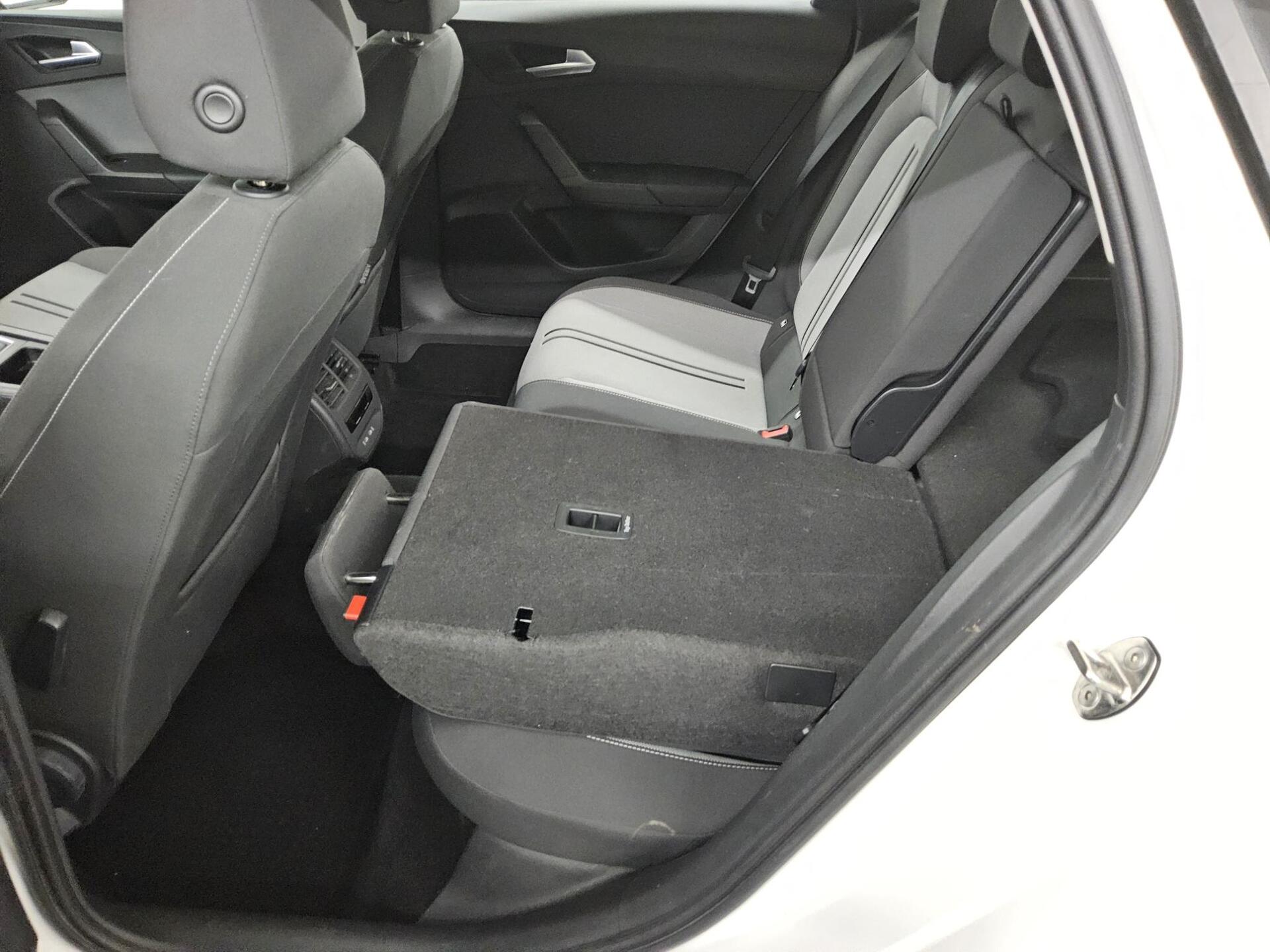 Seat Leon ST 2.0 TDI Style Navi LED virtual PDC Shz 13