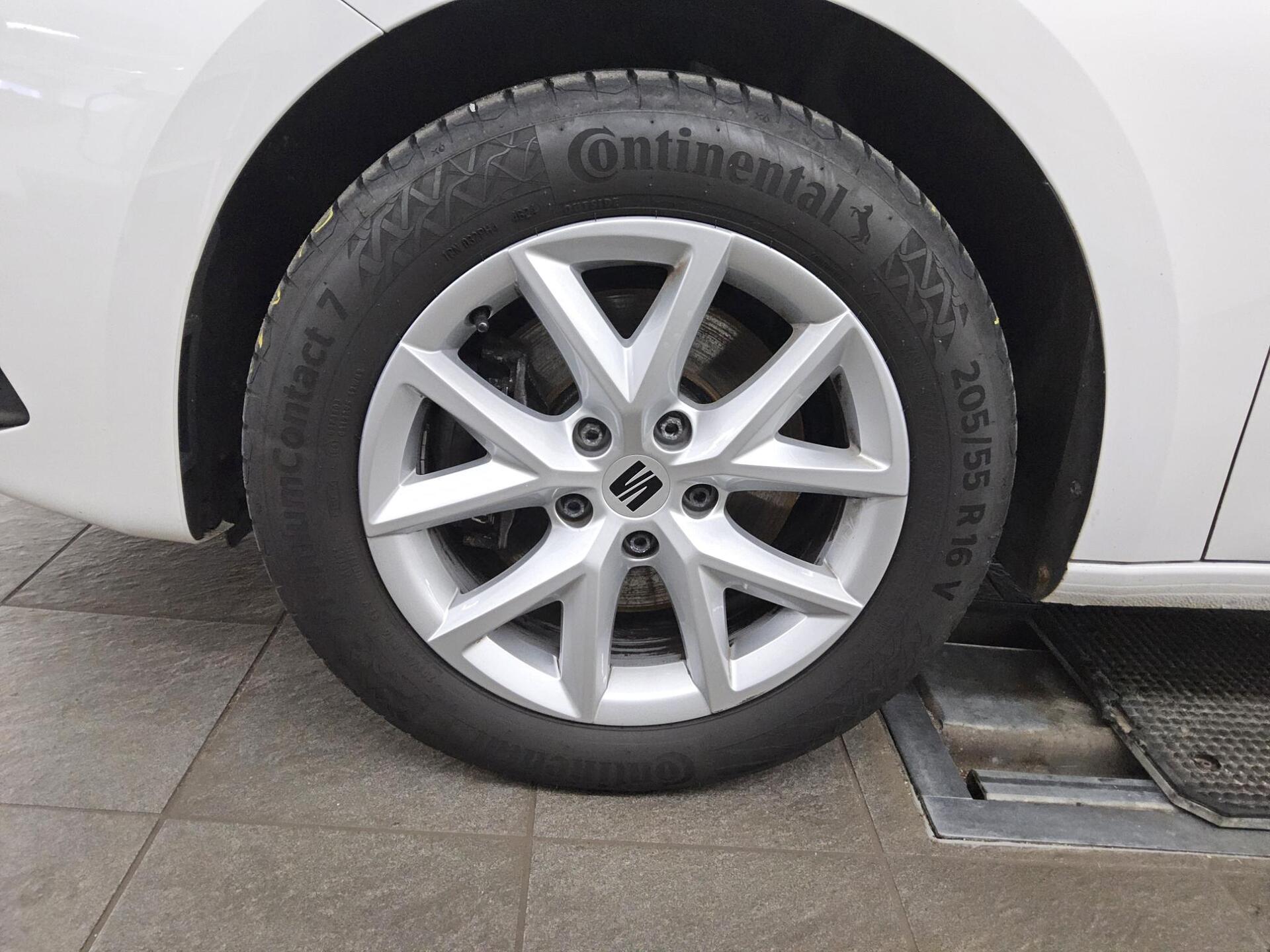 Seat Leon ST 2.0 TDI Style Navi LED virtual PDC Shz 11