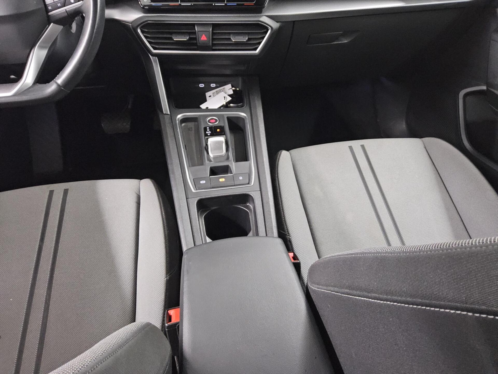 Seat Leon ST 2.0 TDI Style Navi LED virtual PDC Shz 6