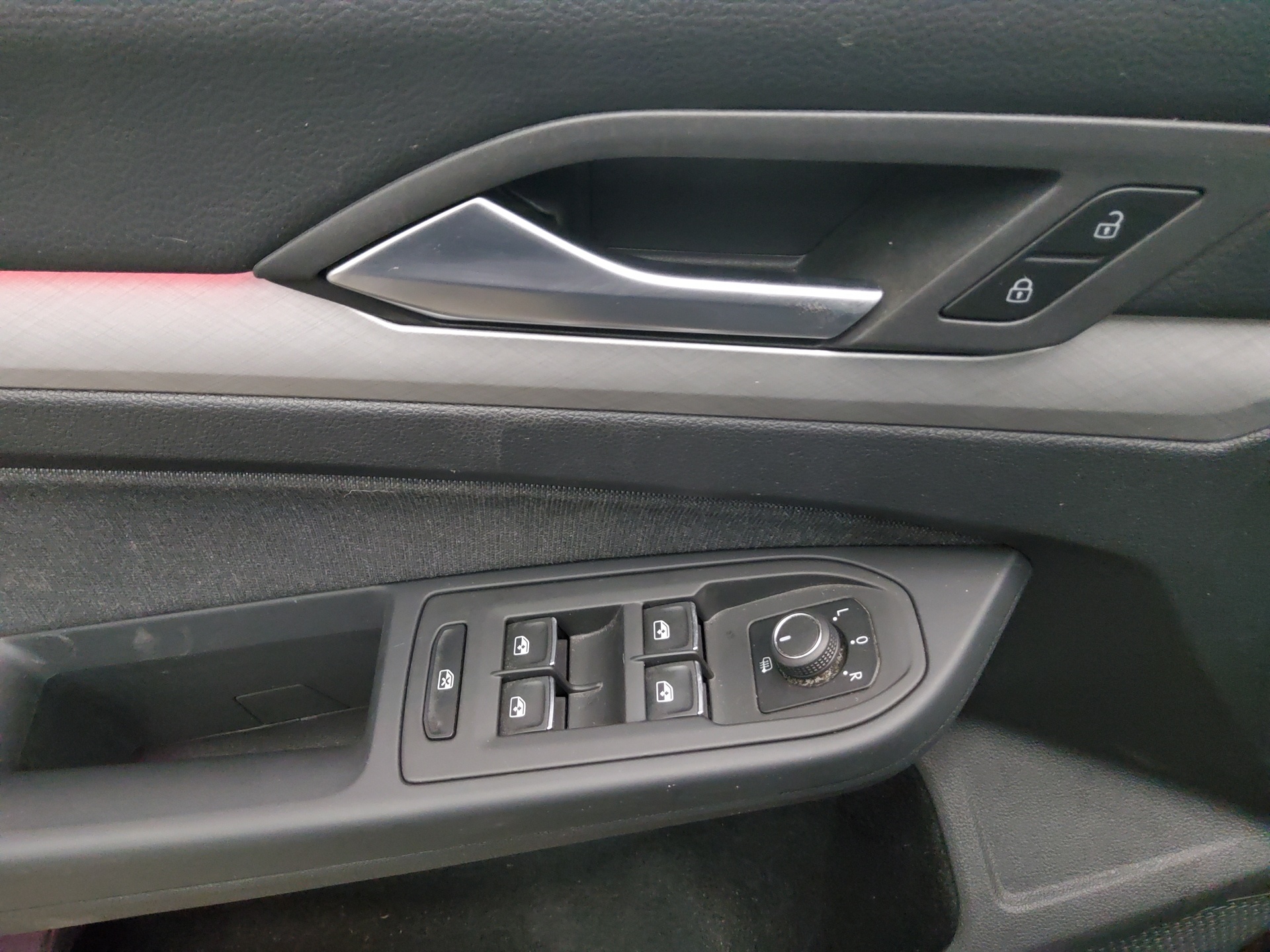 Volkswagen Golf-8 Var. 2.0 TDI Life Navi LED DC ACC Shz 10