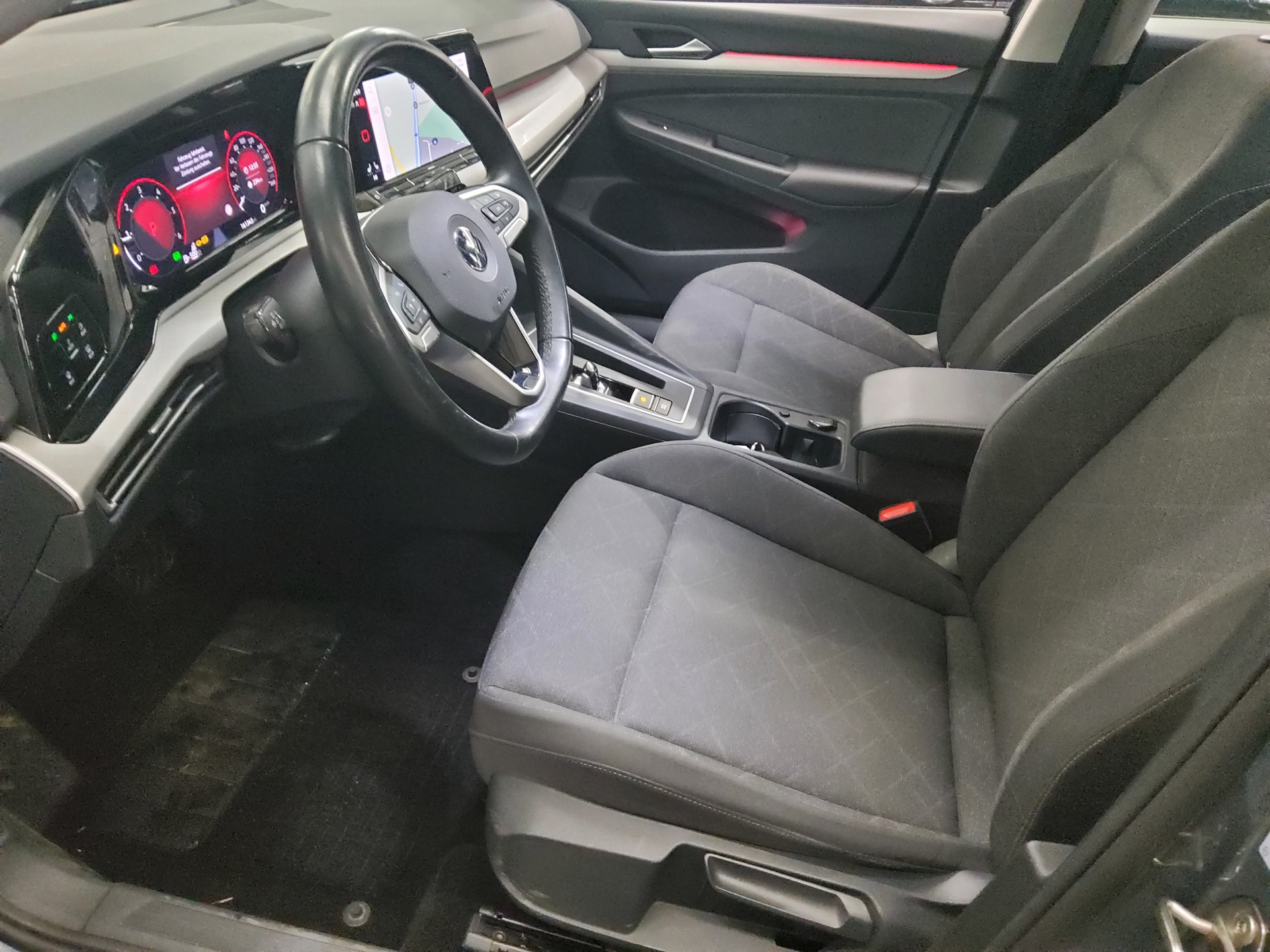 Volkswagen Golf-8 Var. 2.0 TDI Life Navi LED DC ACC Shz 9