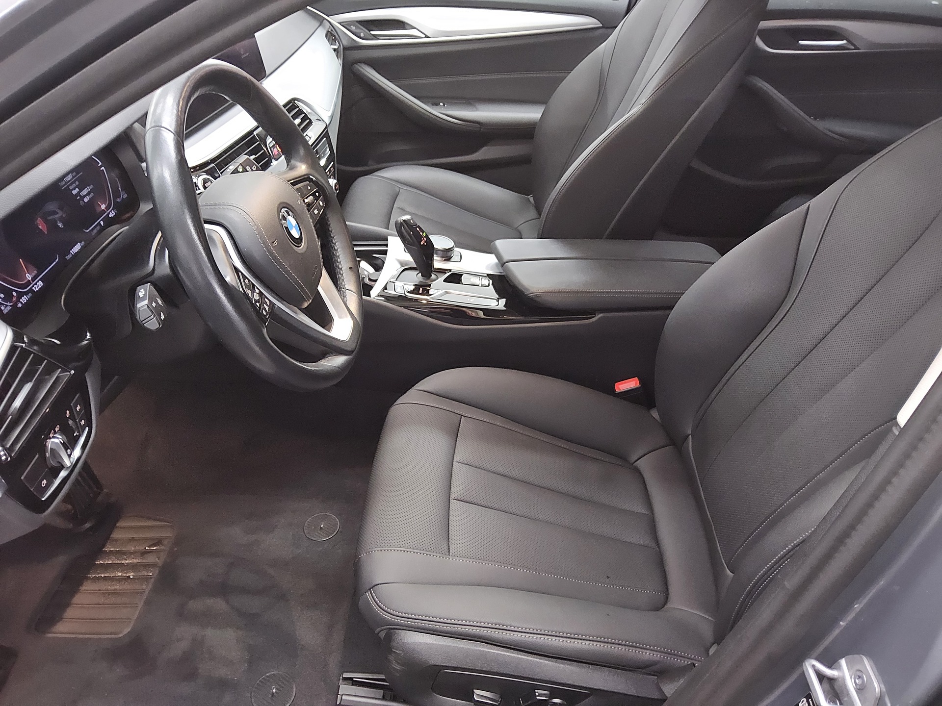 BMW 520dA Touring xDr Leder Navi LED LC-Prof HuD Ahk 9