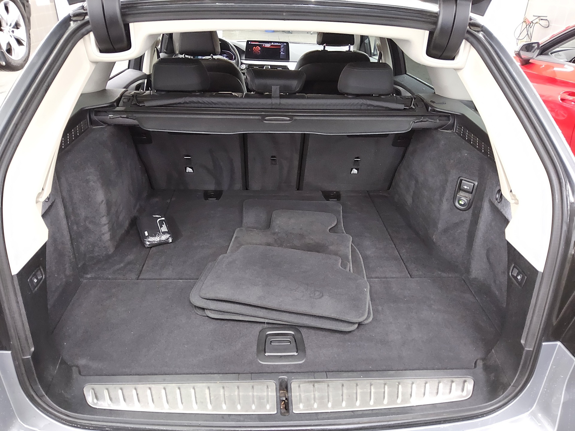 BMW 520dA Touring xDr Leder Navi LED LC-Prof HuD Ahk 12