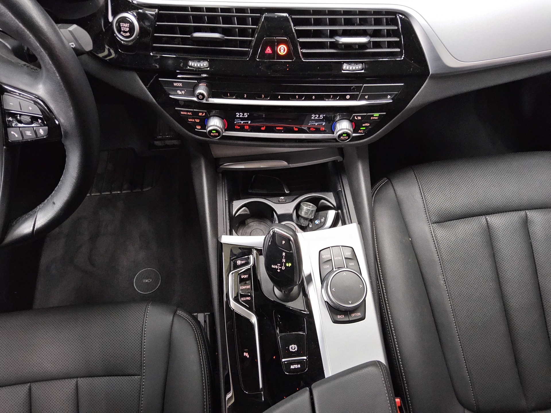 BMW 520dA Touring xDr Leder Navi LED LC-Prof HuD Ahk 6