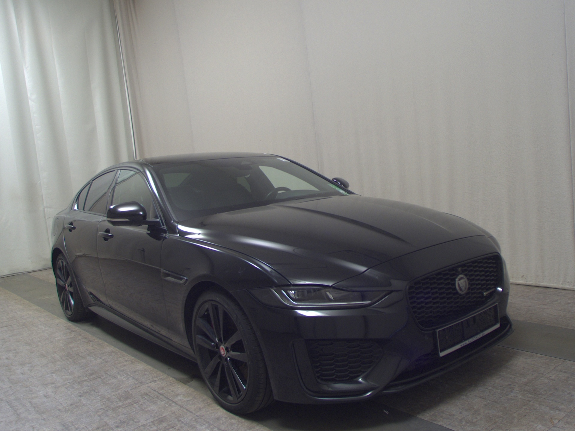 Jaguar XE D 200 AWD R-Dynamic Leder Navi DC Meridian 3