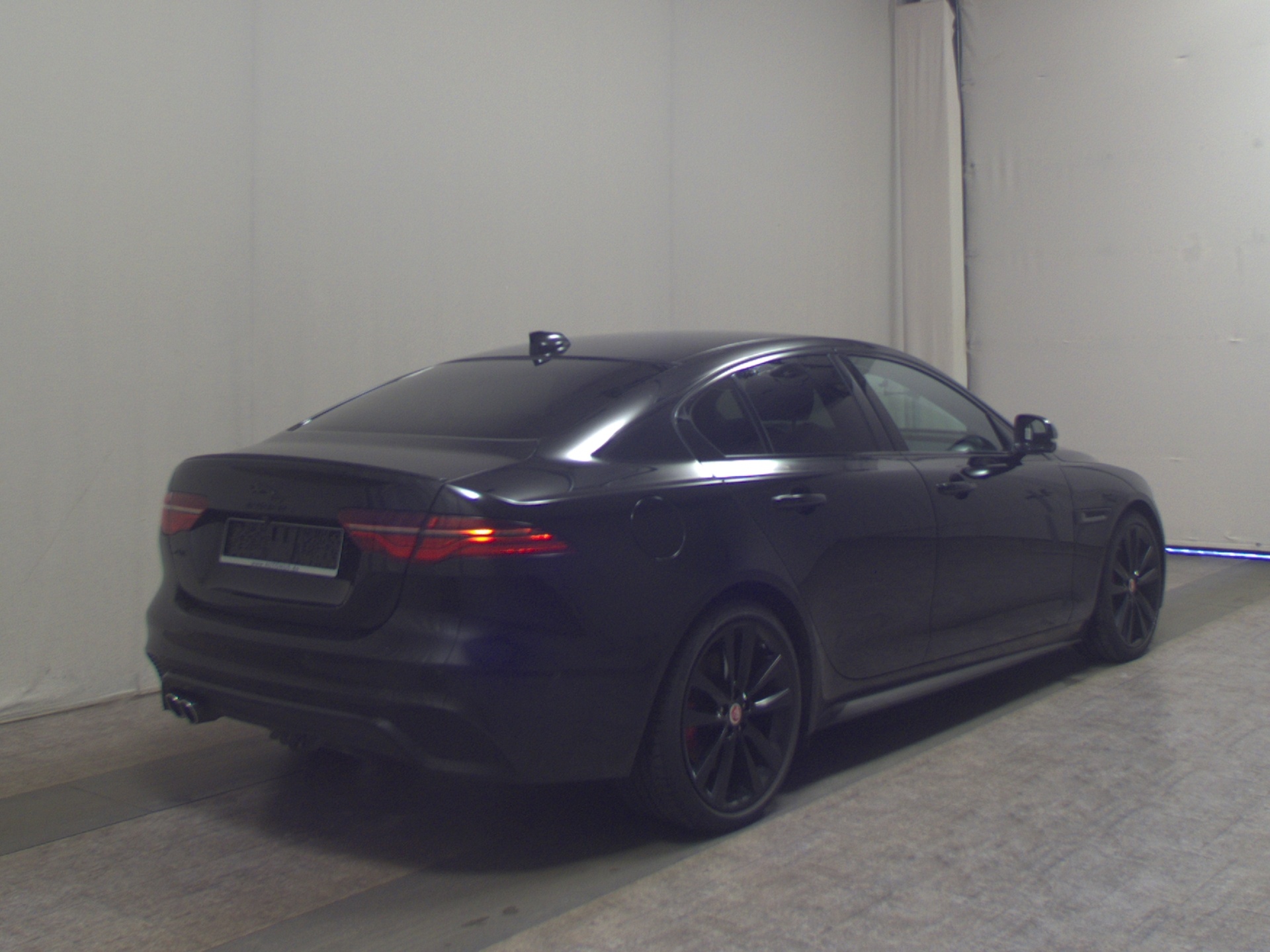 Jaguar XE D 200 AWD R-Dynamic Leder Navi DC Meridian 4