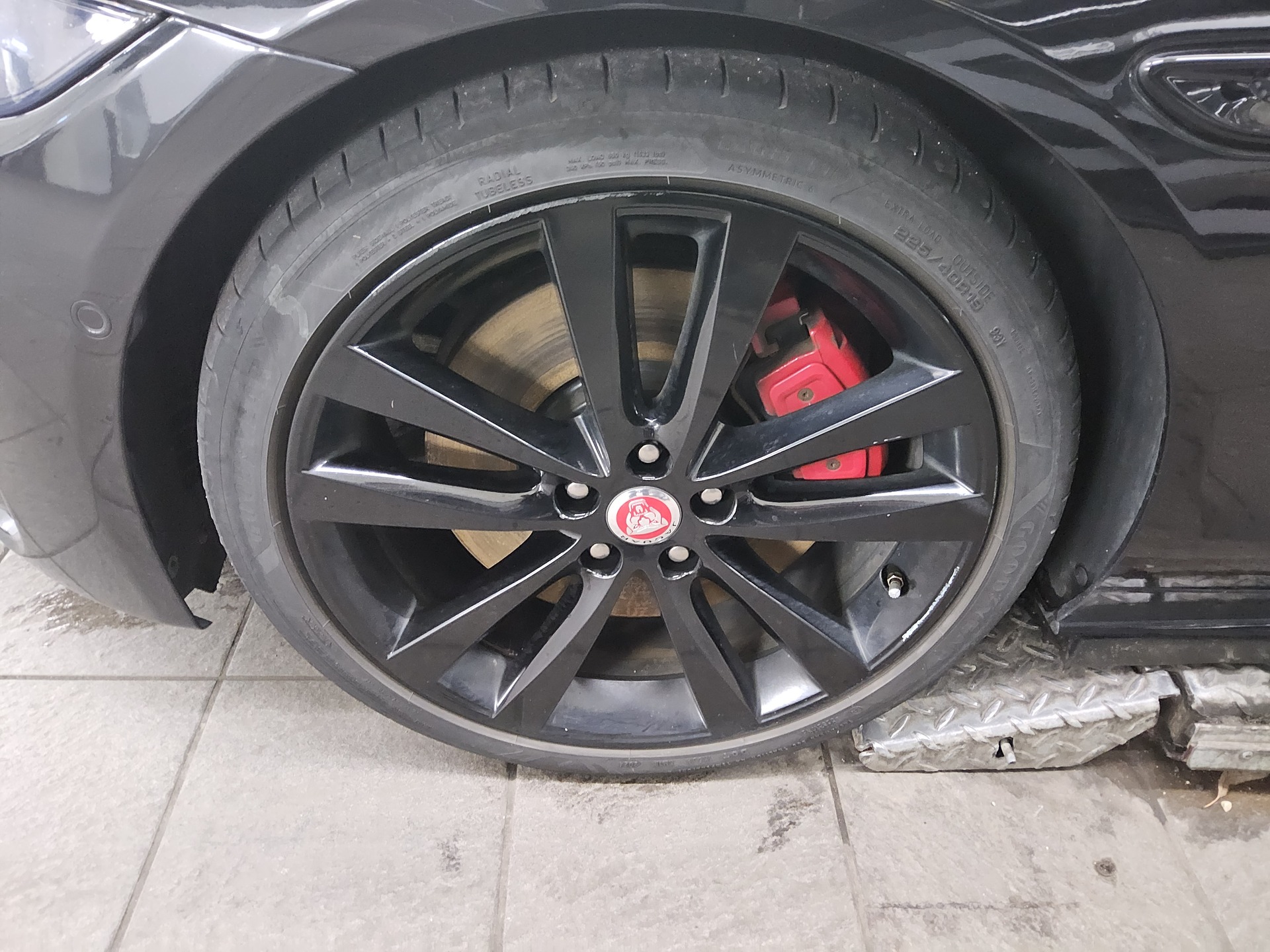 Jaguar XE D 200 AWD R-Dynamic Leder Navi DC Meridian 11